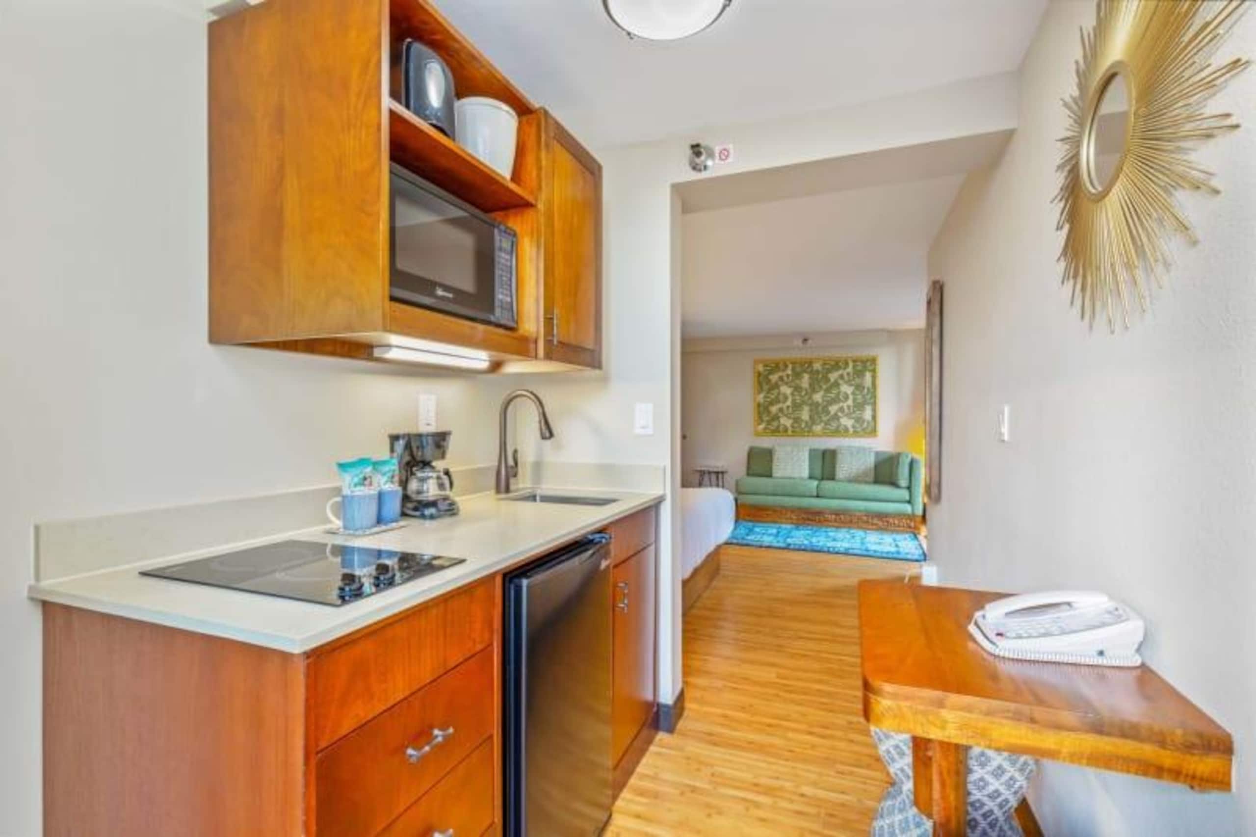 Condo in Honolulu · ★4.5 · Studio · 1 bed · 1 private bath - Image 3