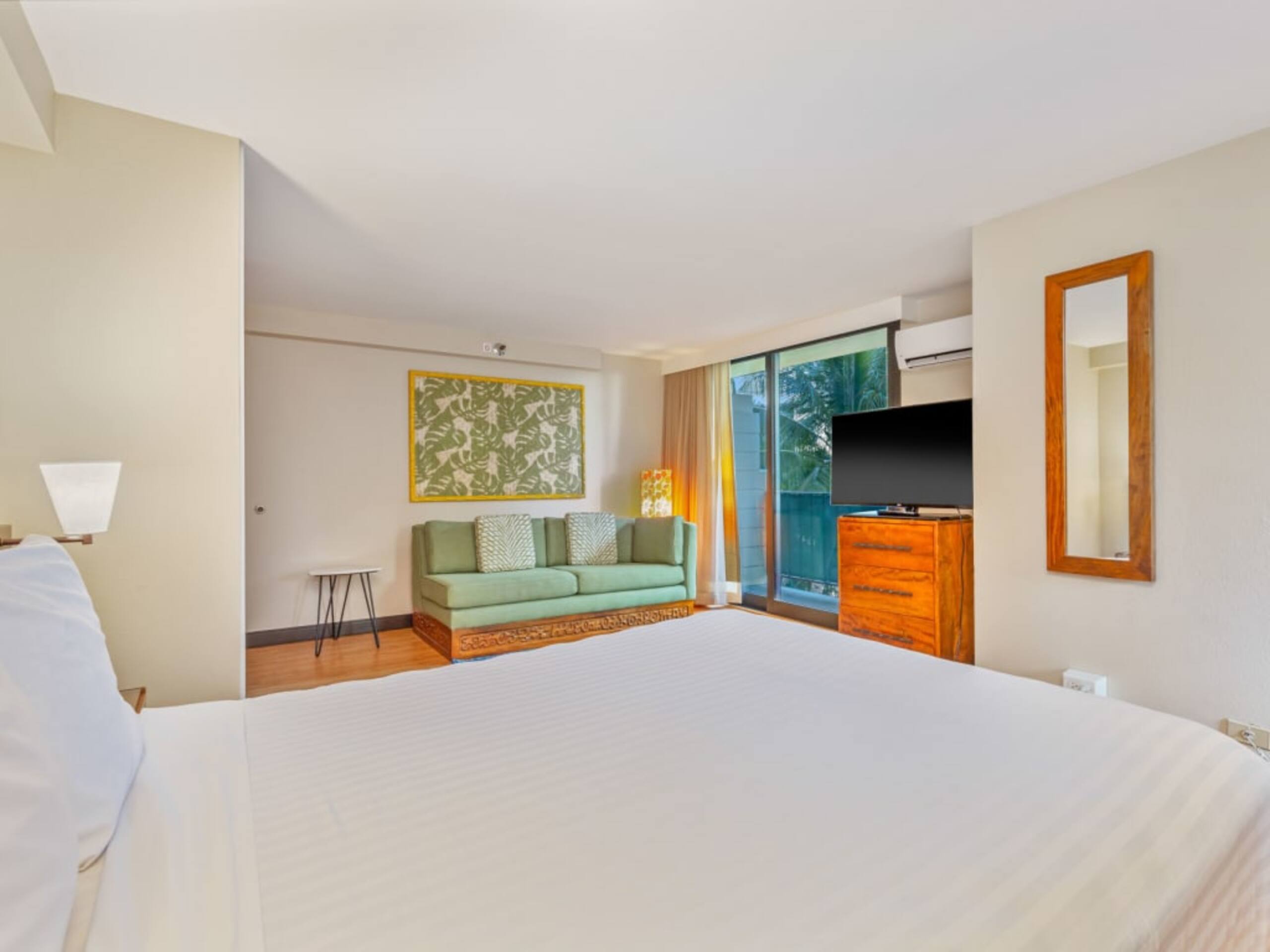 Condo in Honolulu · ★4.5 · Studio · 1 bed · 1 private bath - Image 20