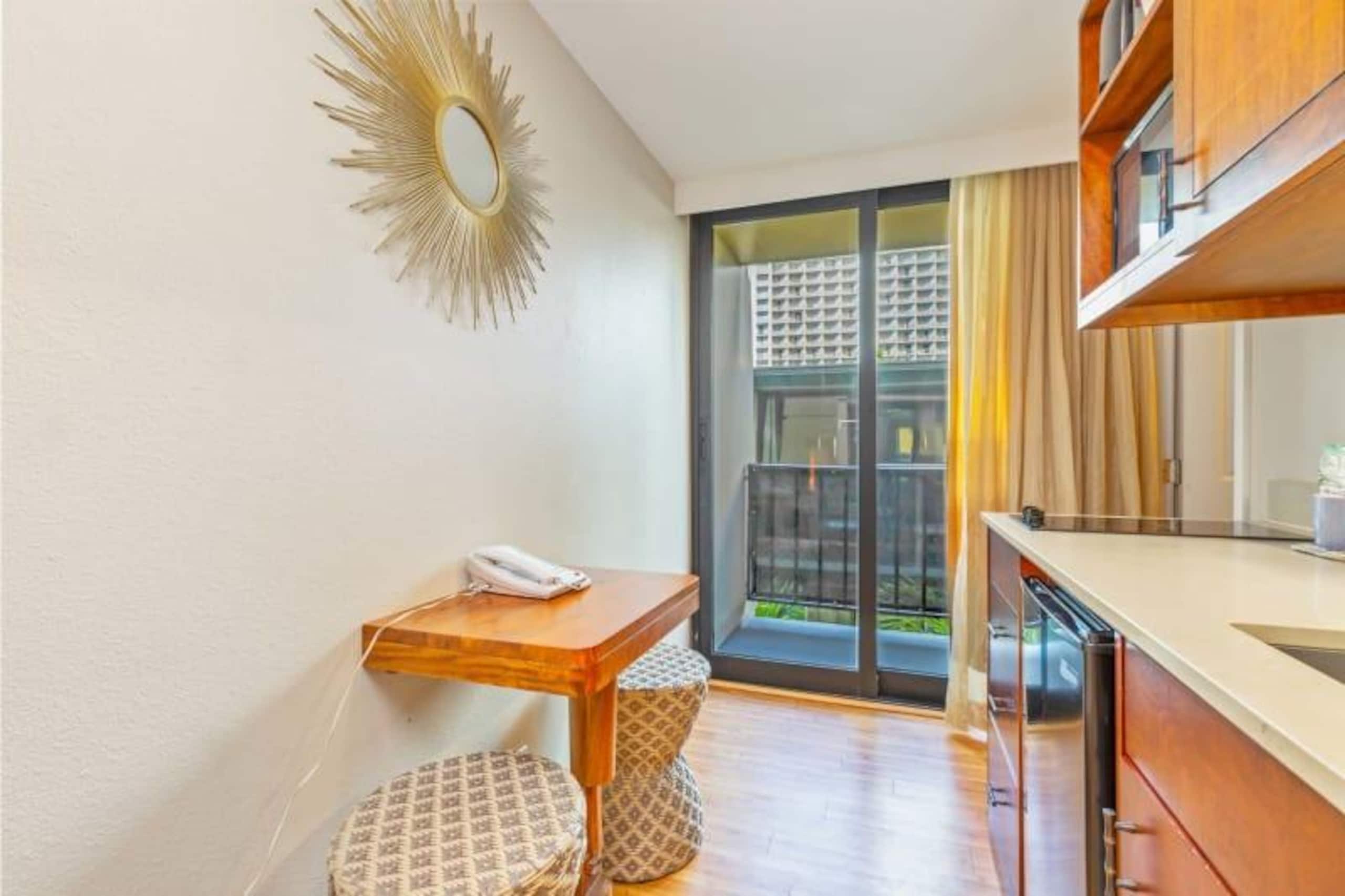 Condo in Honolulu · ★4.5 · Studio · 1 bed · 1 private bath - Image 11