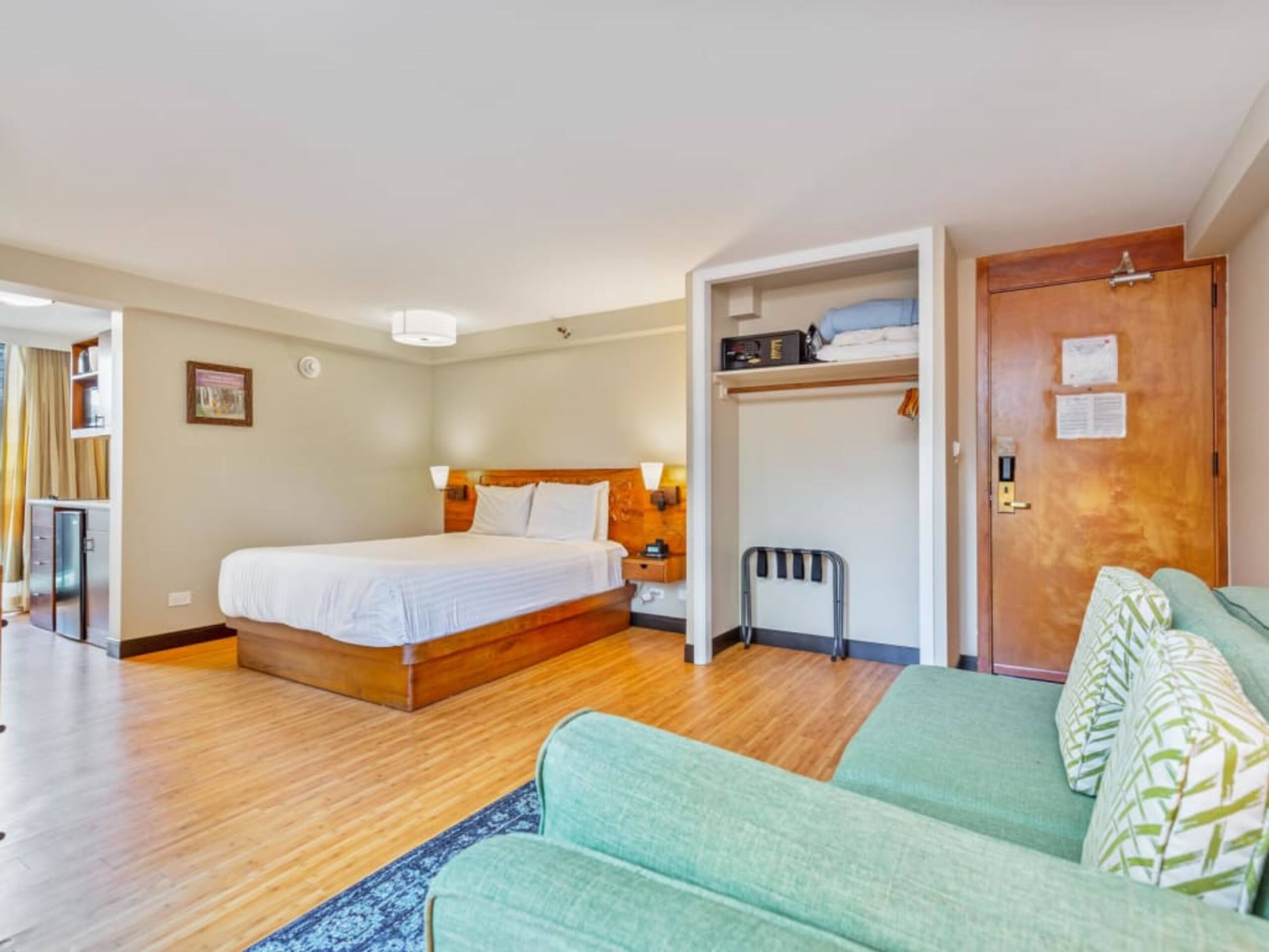 Condo in Honolulu · ★4.5 · Studio · 1 bed · 1 private bath - Image 25