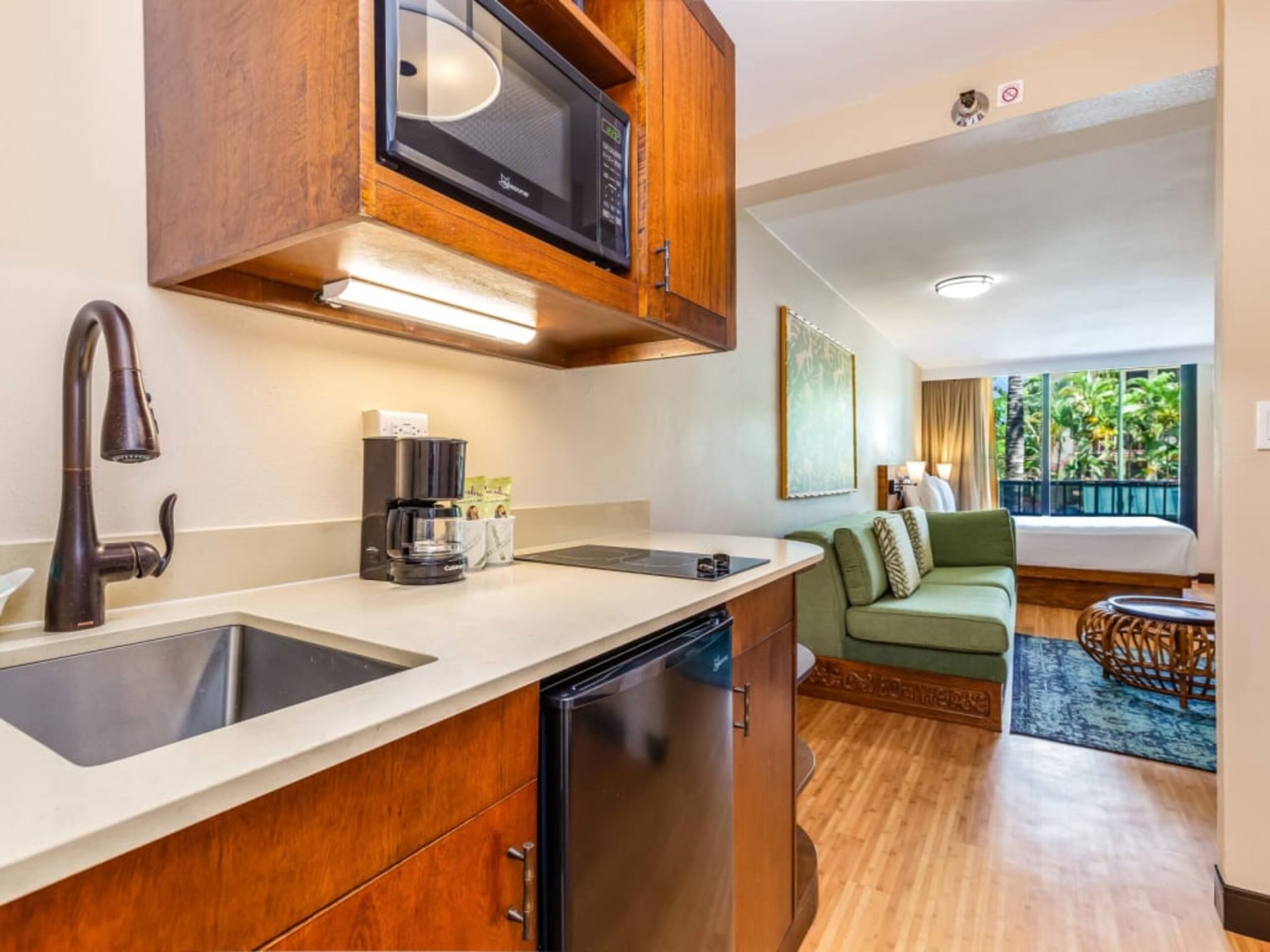 Condo in Honolulu · ★4.25 · Studio · 1 bed · 1 private bath - Image 27