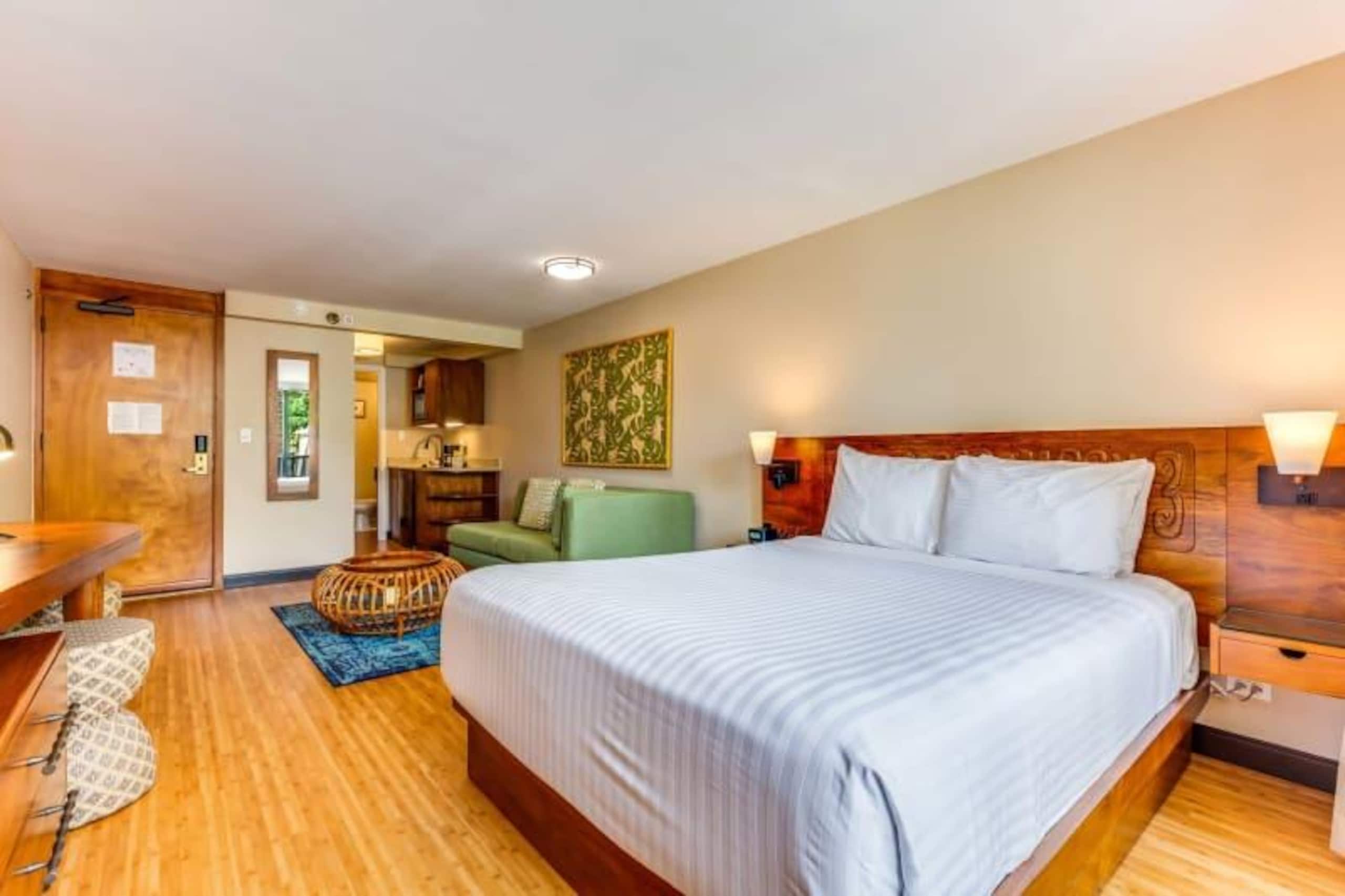 Condo in Honolulu · ★4.25 · Studio · 1 bed · 1 private bath - Image 11