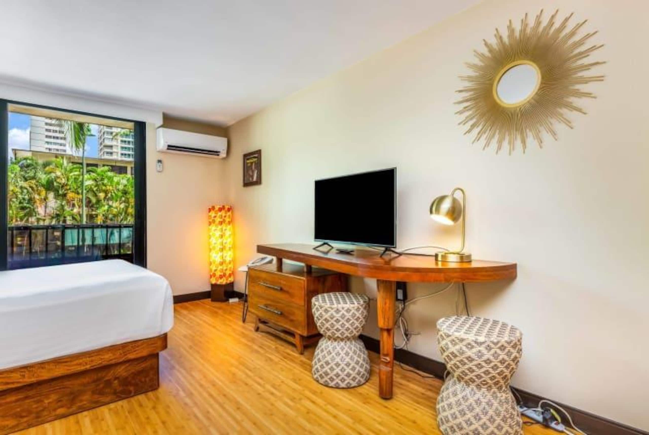 Condo in Honolulu · ★4.25 · Studio · 1 bed · 1 private bath - Image 10