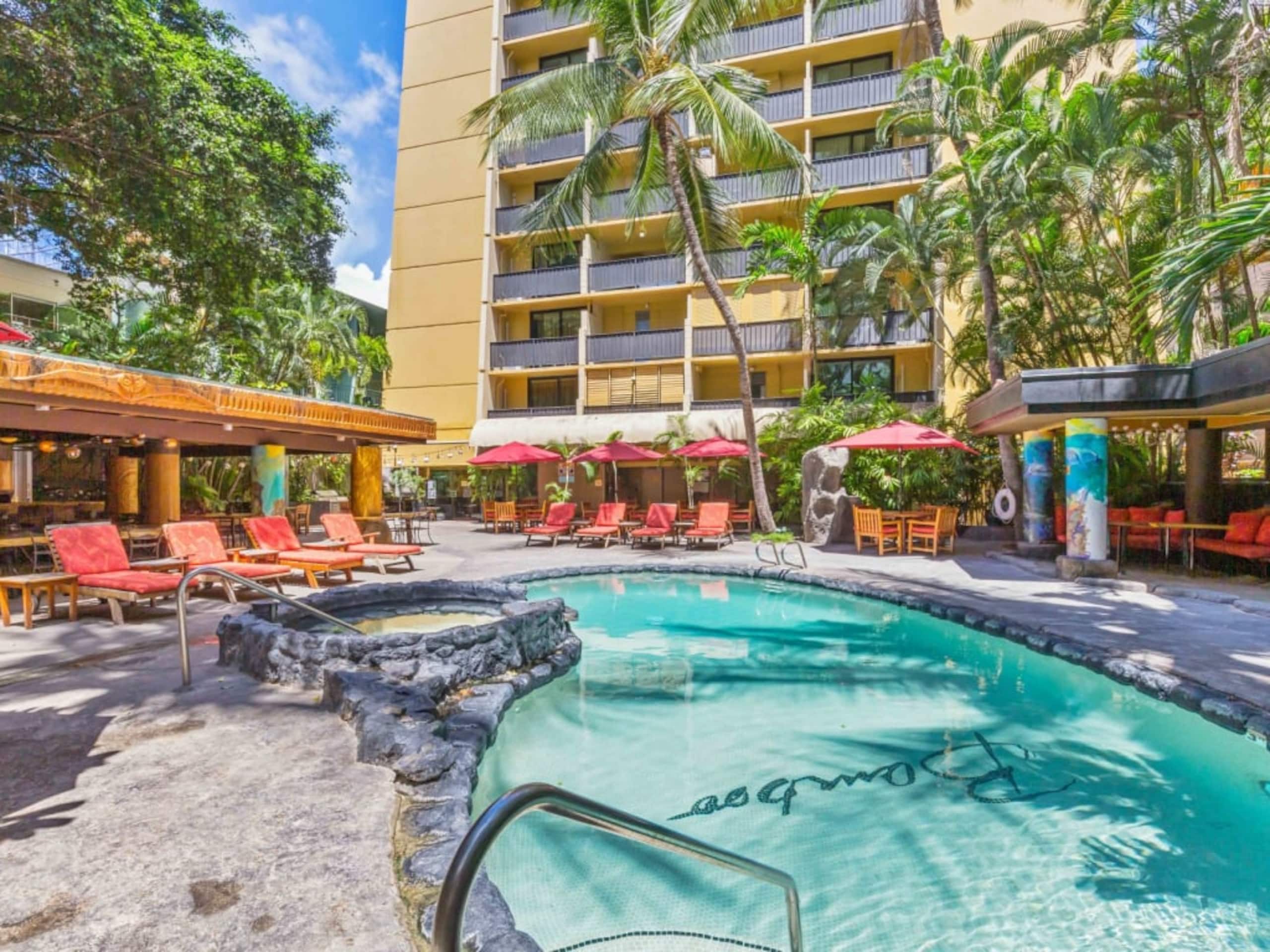 Condo in Honolulu · ★4.25 · Studio · 1 bed · 1 private bath - Image 41