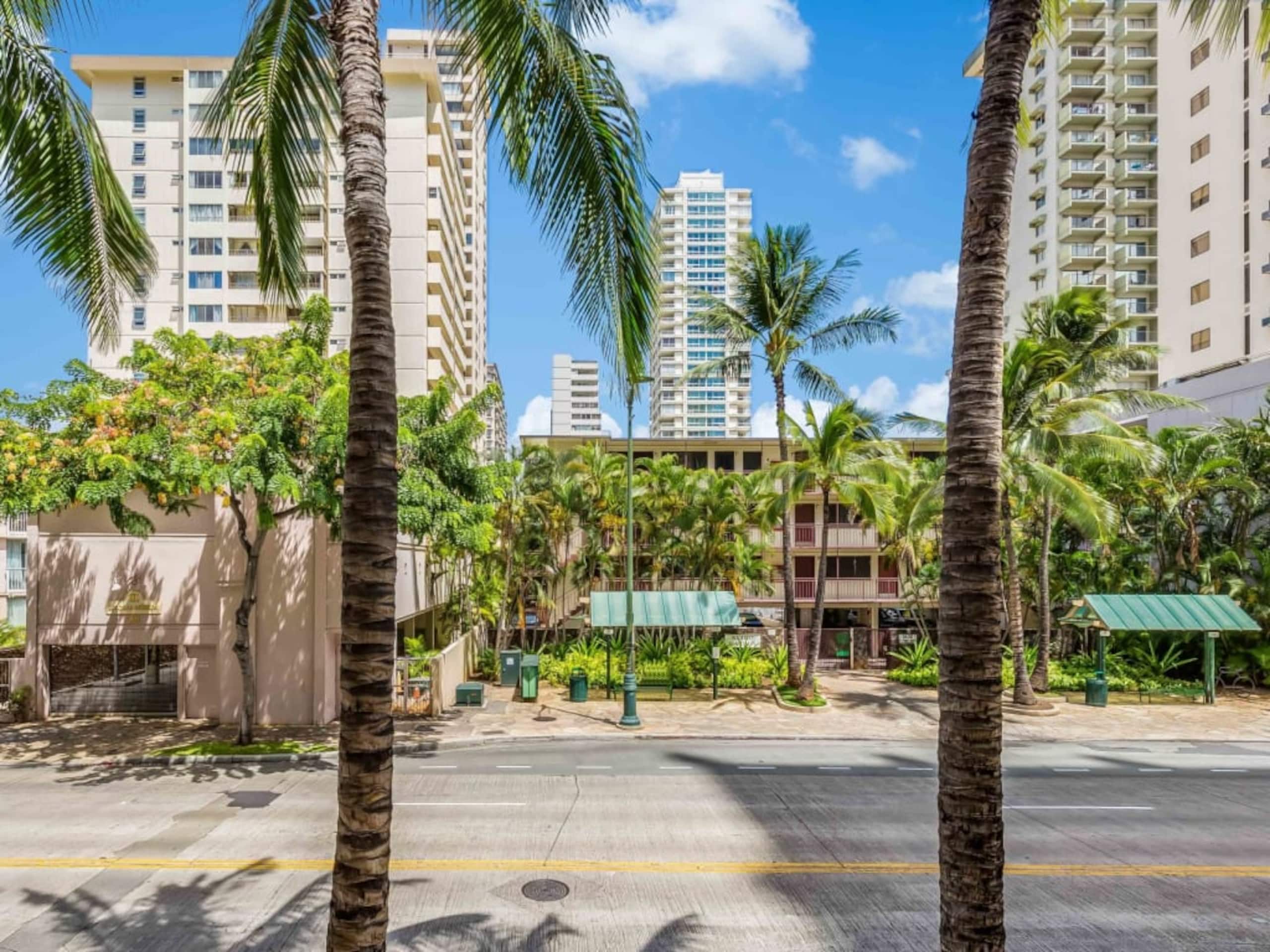 Condo in Honolulu · ★4.25 · Studio · 1 bed · 1 private bath - Image 29