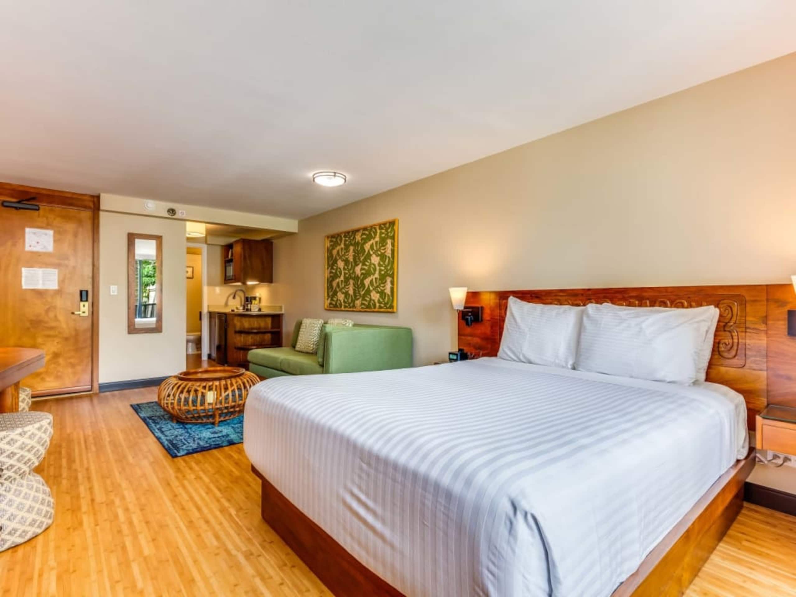 Condo in Honolulu · ★4.25 · Studio · 1 bed · 1 private bath - Image 33