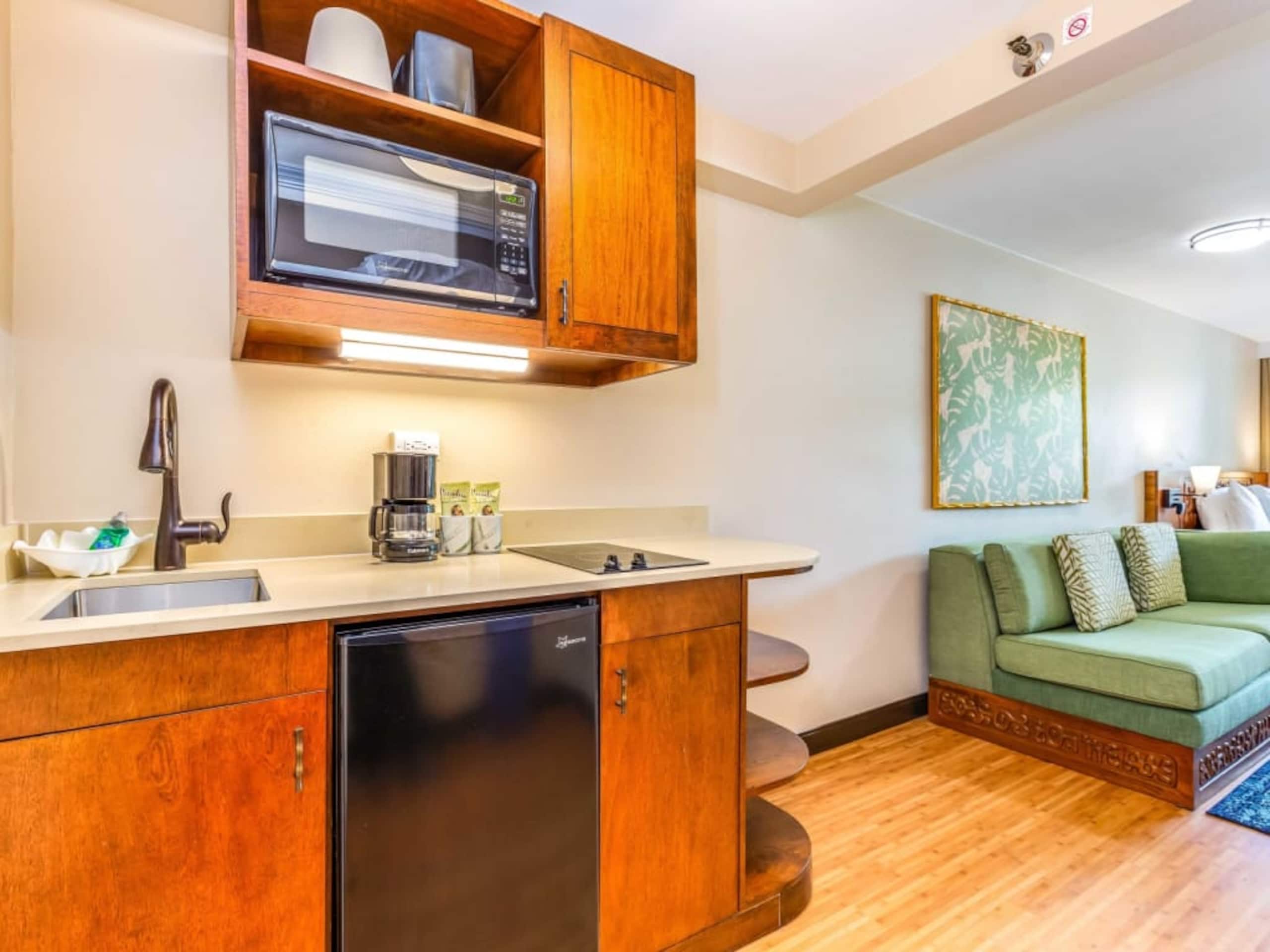 Condo in Honolulu · ★4.25 · Studio · 1 bed · 1 private bath - Image 26