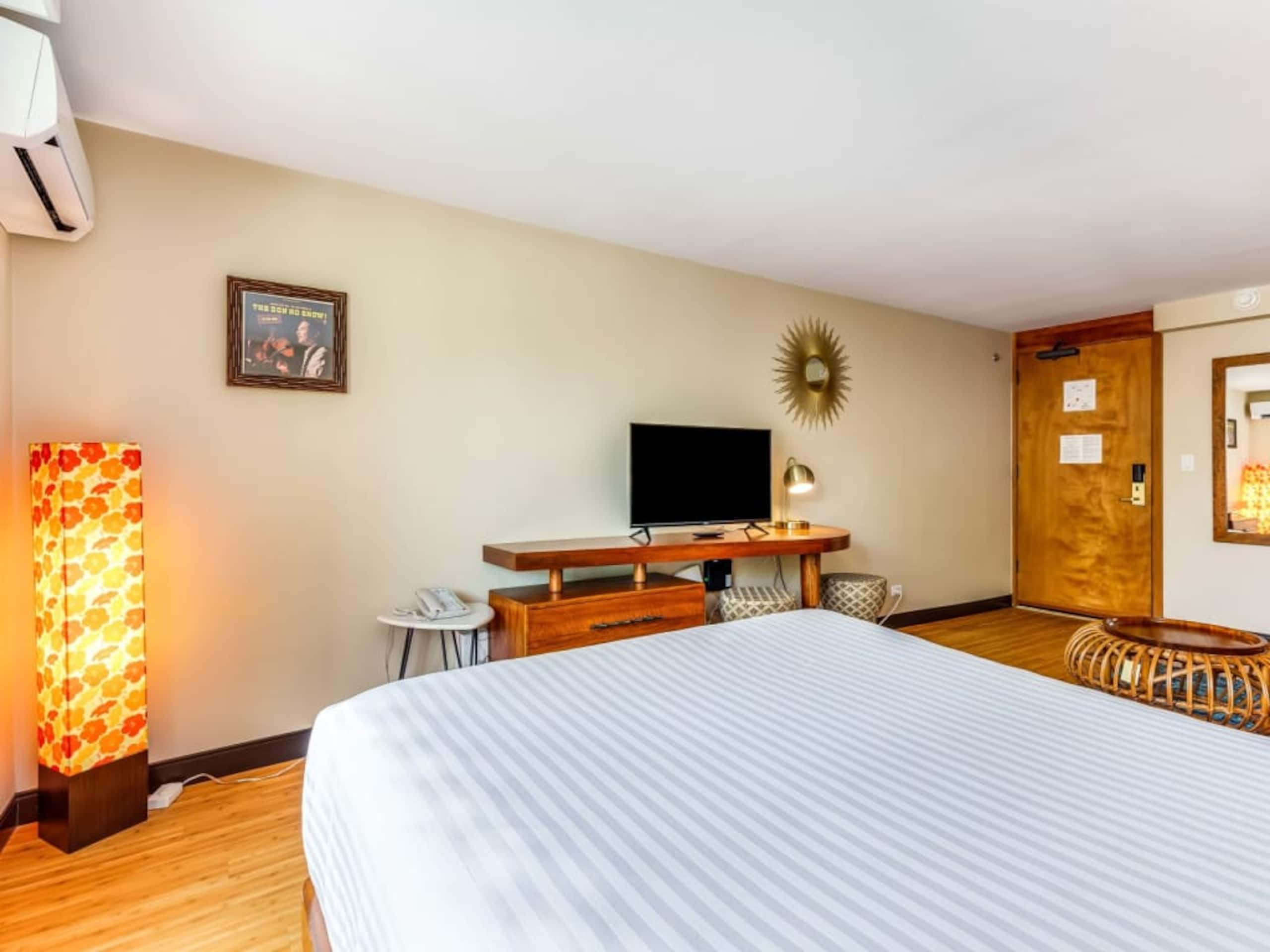 Condo in Honolulu · ★4.25 · Studio · 1 bed · 1 private bath - Image 35