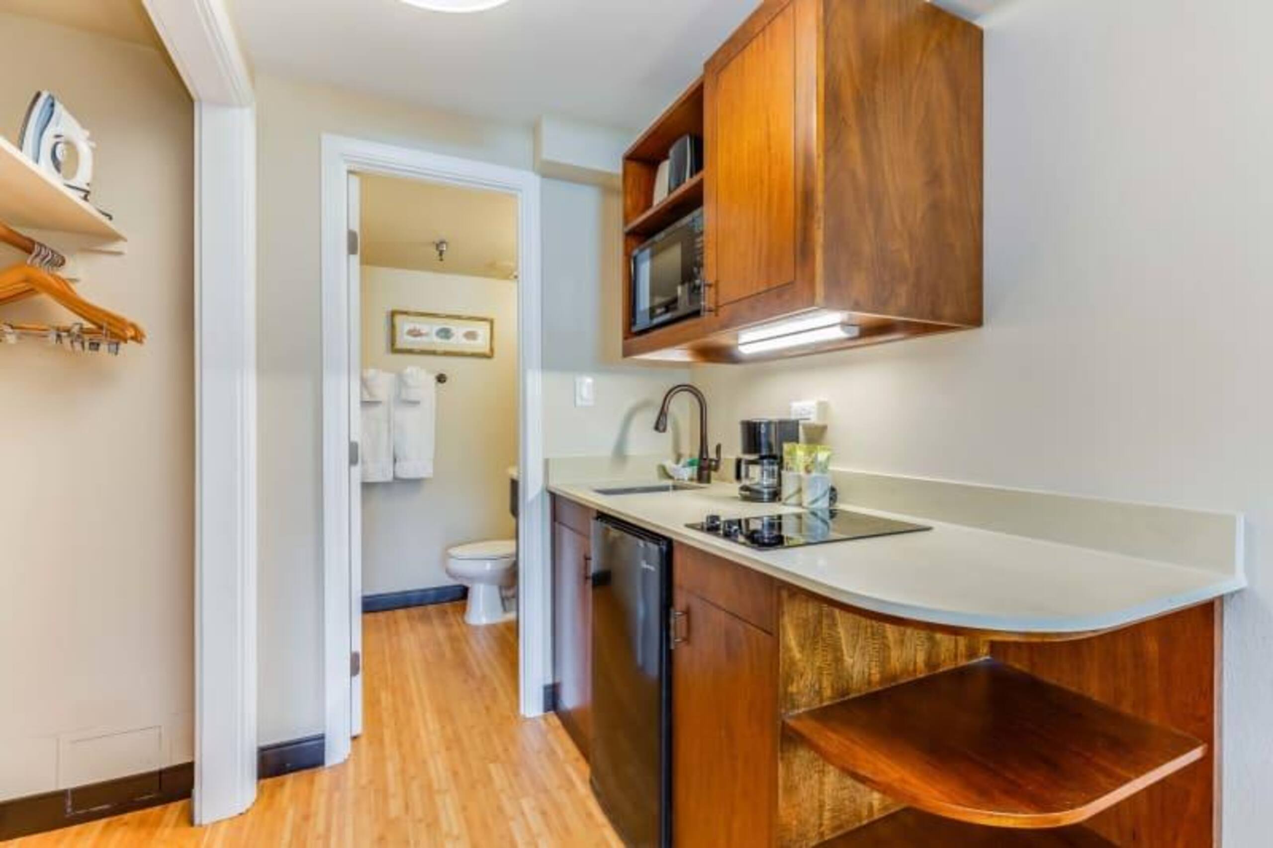 Condo in Honolulu · ★4.25 · Studio · 1 bed · 1 private bath - Image 6