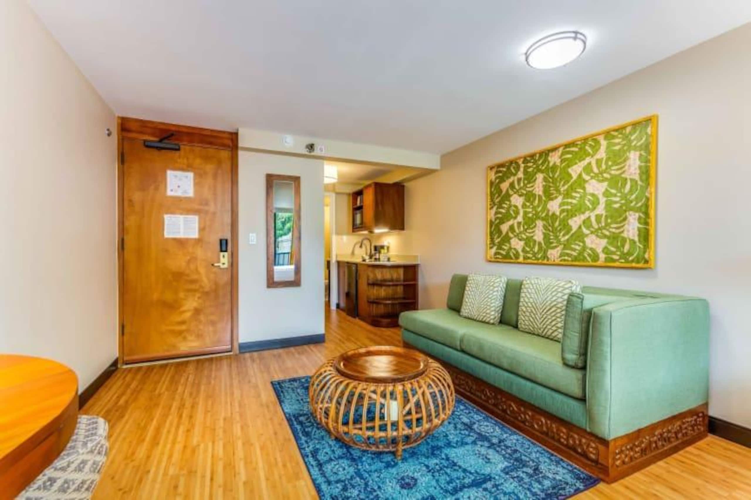 Condo in Honolulu · ★4.25 · Studio · 1 bed · 1 private bath - Image 14