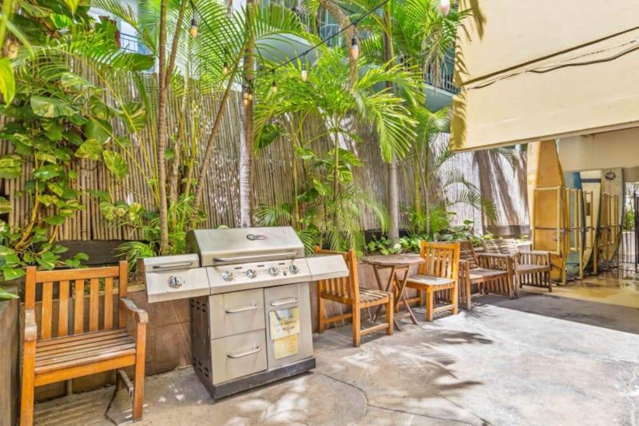 Condo in Honolulu · ★4.25 · Studio · 1 bed · 1 private bath - Image 21