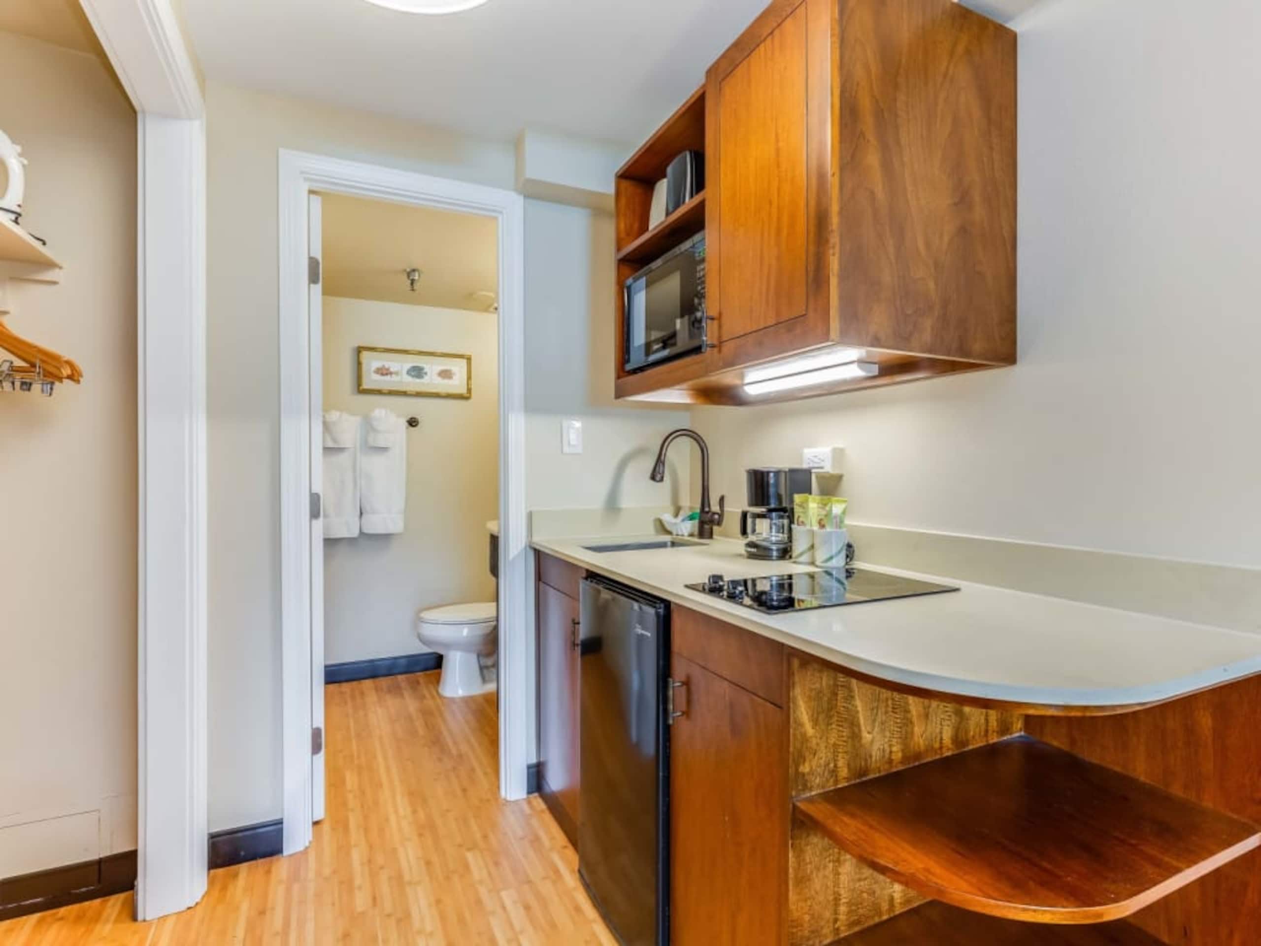 Condo in Honolulu · ★4.25 · Studio · 1 bed · 1 private bath - Image 25