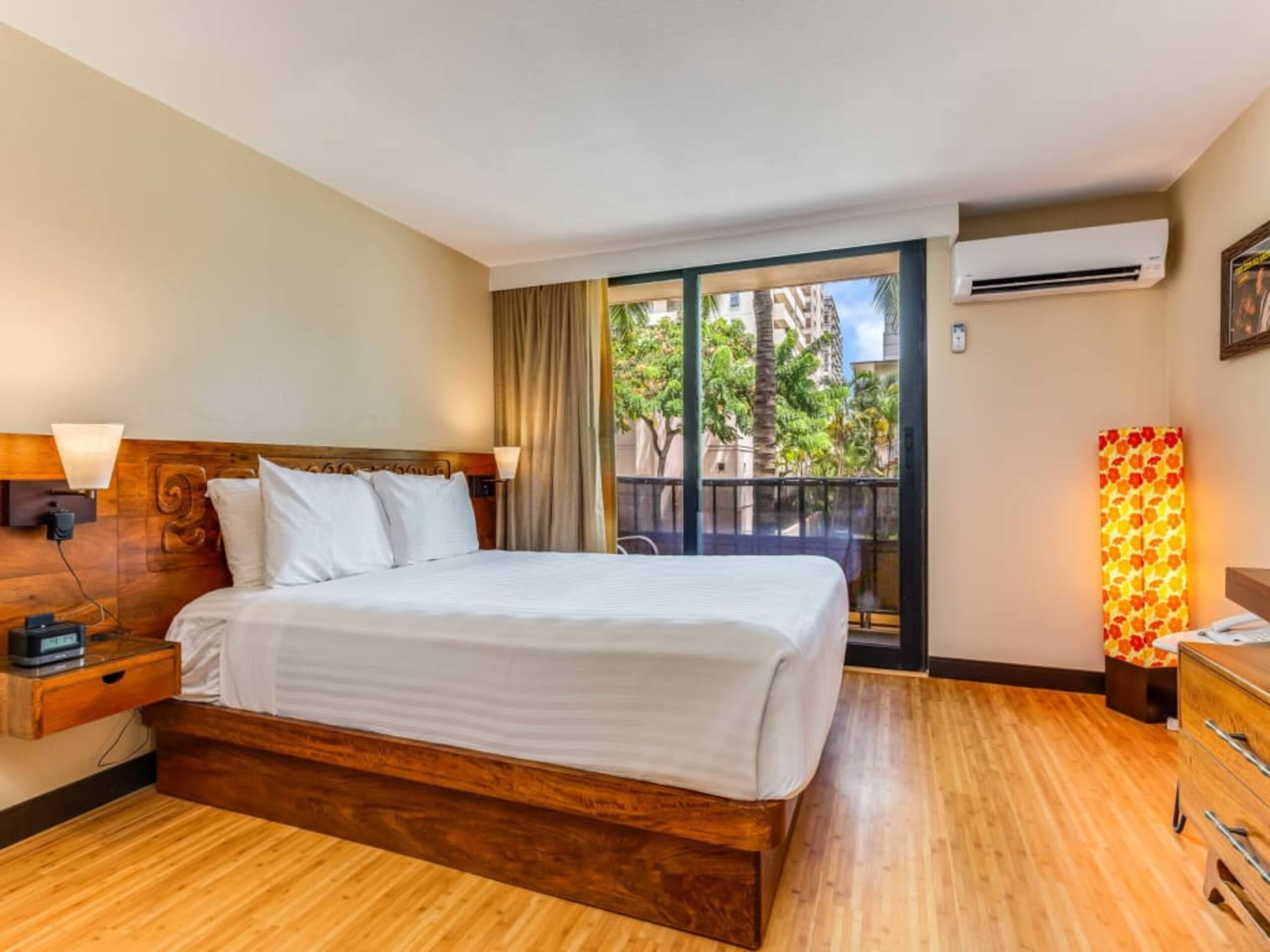 Condo in Honolulu · ★4.25 · Studio · 1 bed · 1 private bath - Image 31
