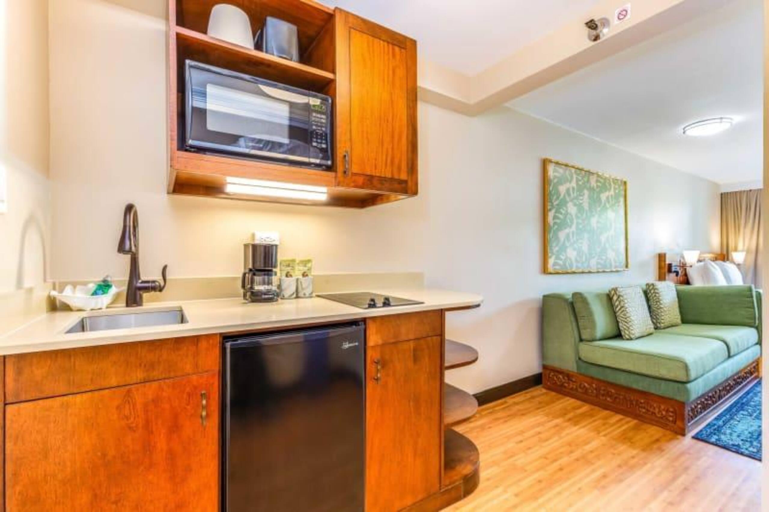 Condo in Honolulu · ★4.25 · Studio · 1 bed · 1 private bath - Image 3