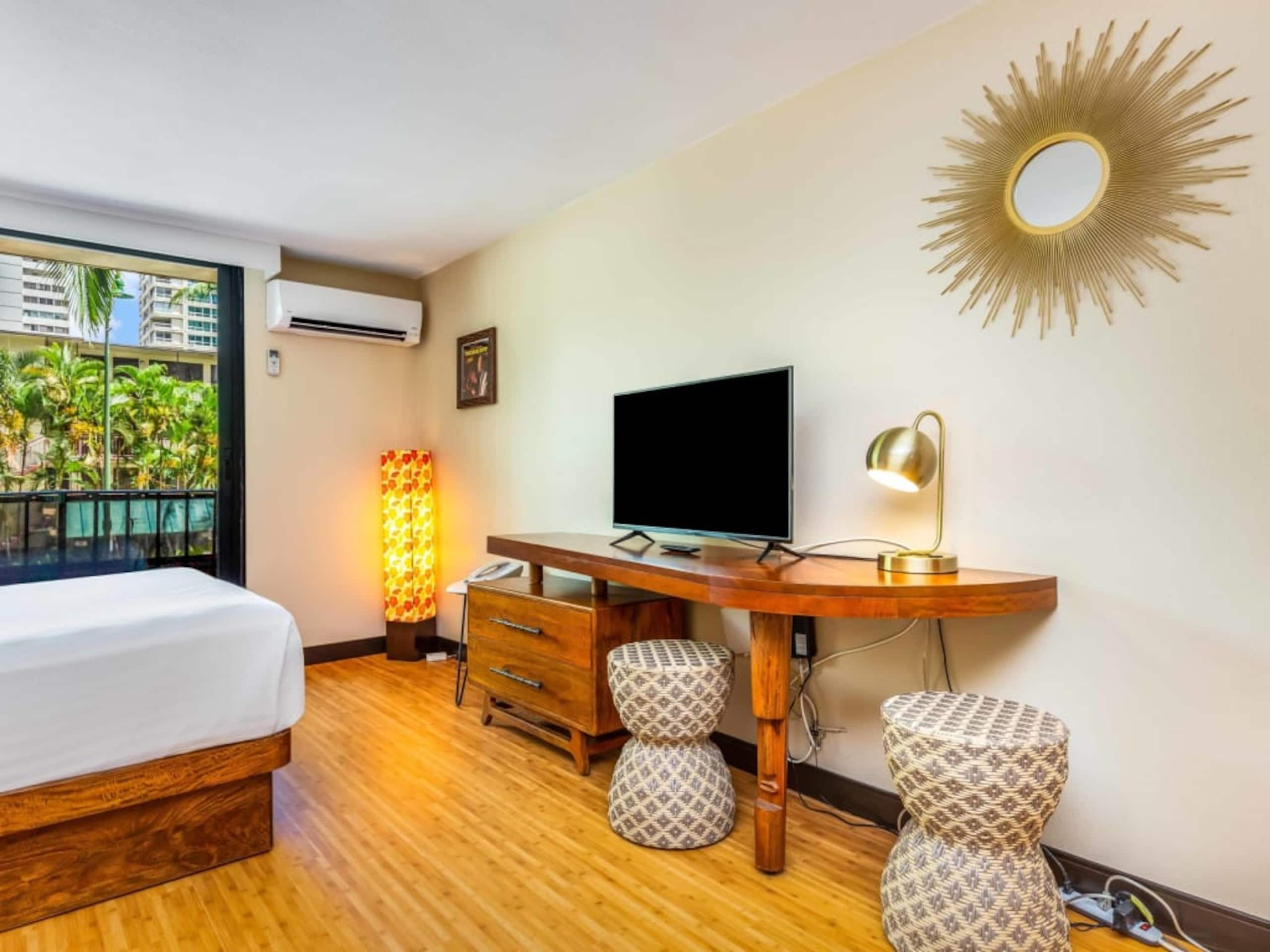Condo in Honolulu · ★4.25 · Studio · 1 bed · 1 private bath - Image 32