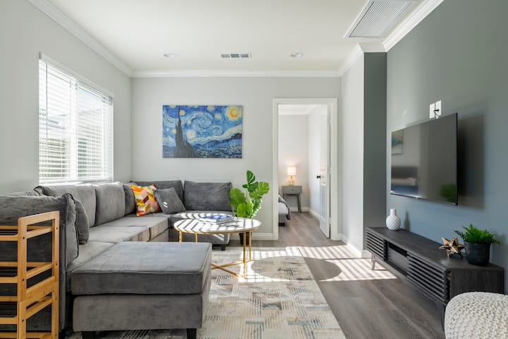 Modern 3br W/ King Beds Near La Perfect For Family - Whittier, CA