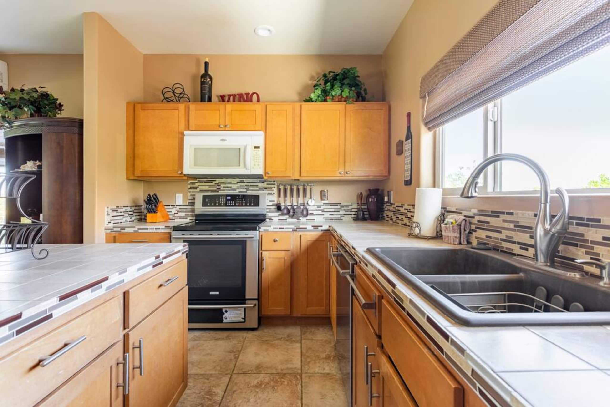 1+ Acre Private Resort, 4BD + 3BTH, Cinema, Spa - Photo 68
