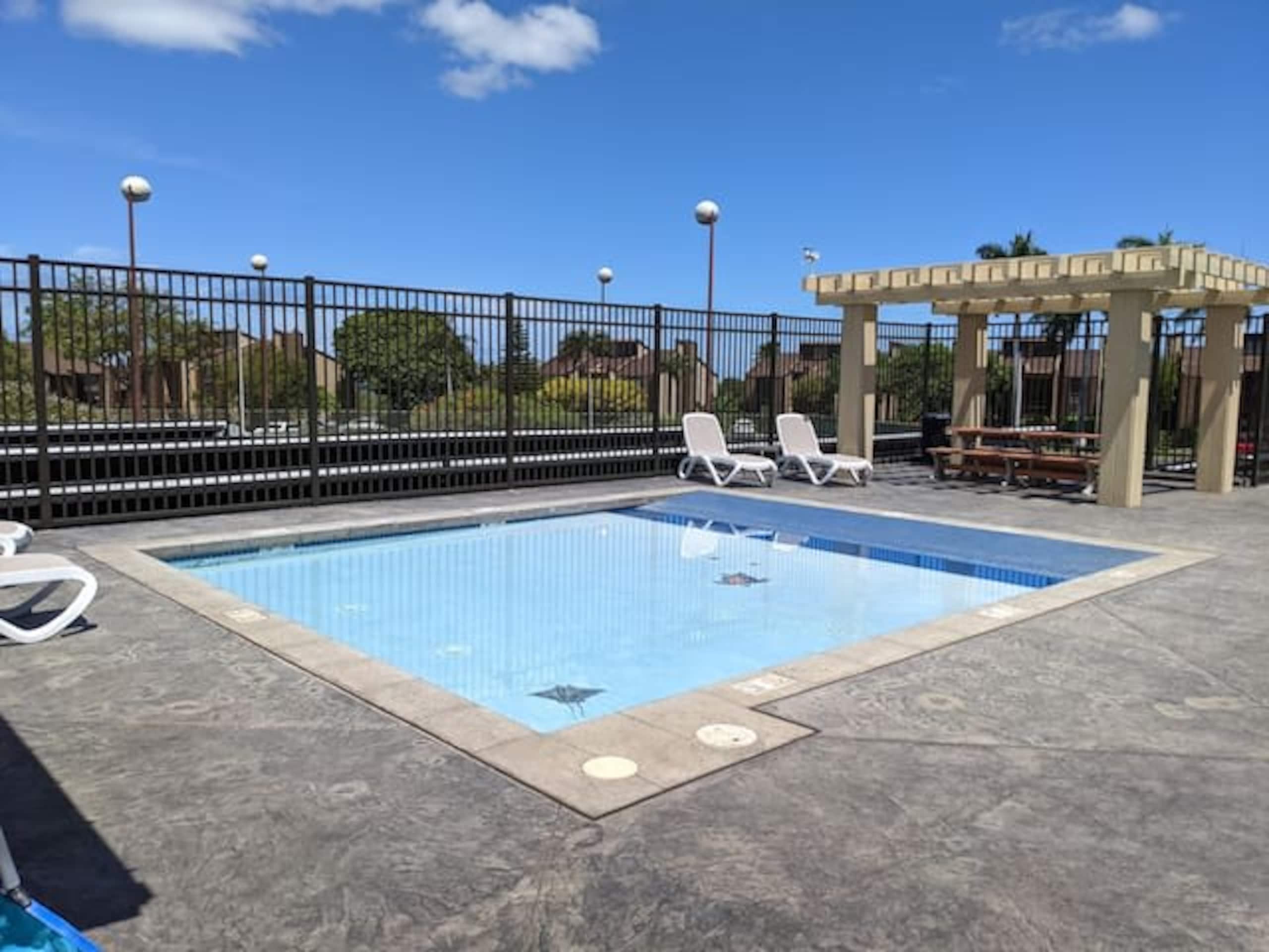 1+ Acre Private Resort, 4BD + 3BTH, Cinema, Spa - Photo 425