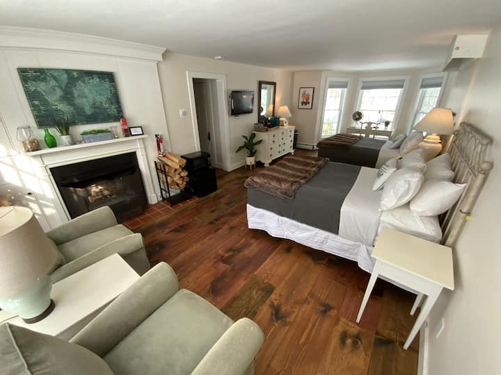 Luxury Double, Fireplace, 2 Queen Beds-farmhouse 2 - Dover, VT