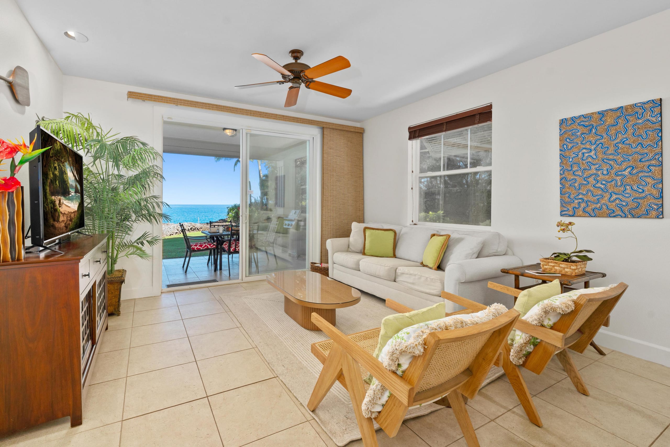 Ocean Front New Furnishings and new paint in - Photo 2