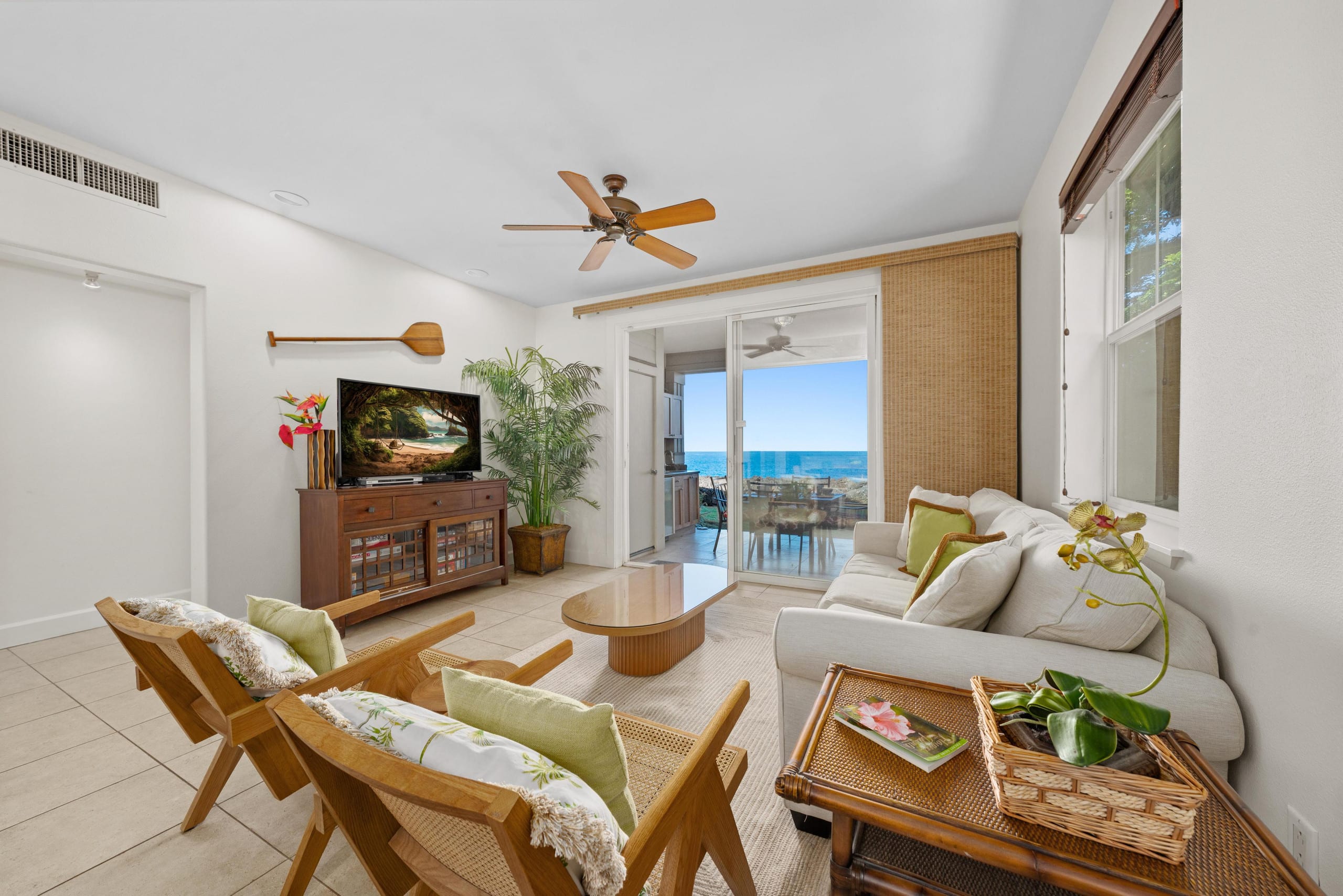 Ocean Front New Furnishings and new paint in - Main photo