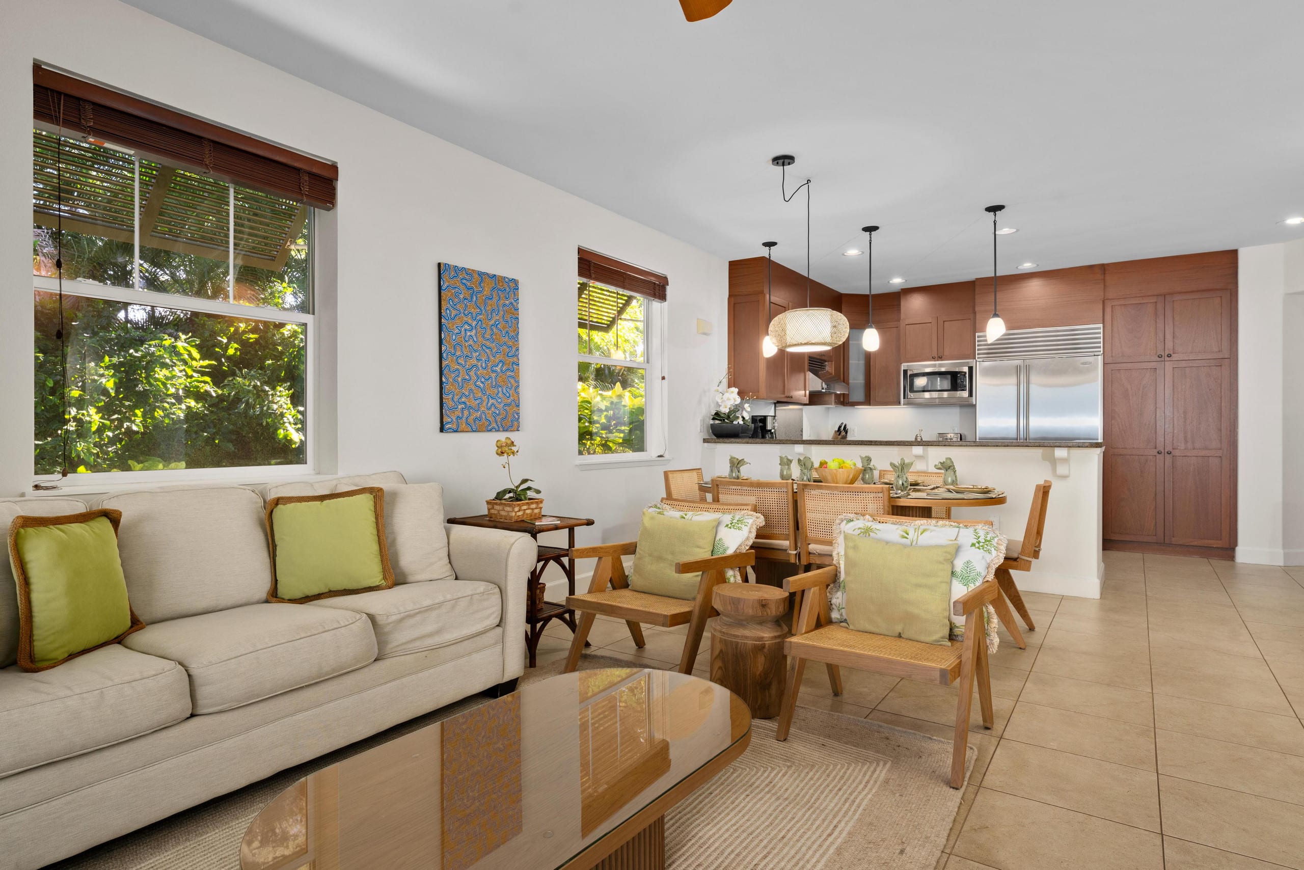 Ocean Front New Furnishings and new paint in - Photo 3