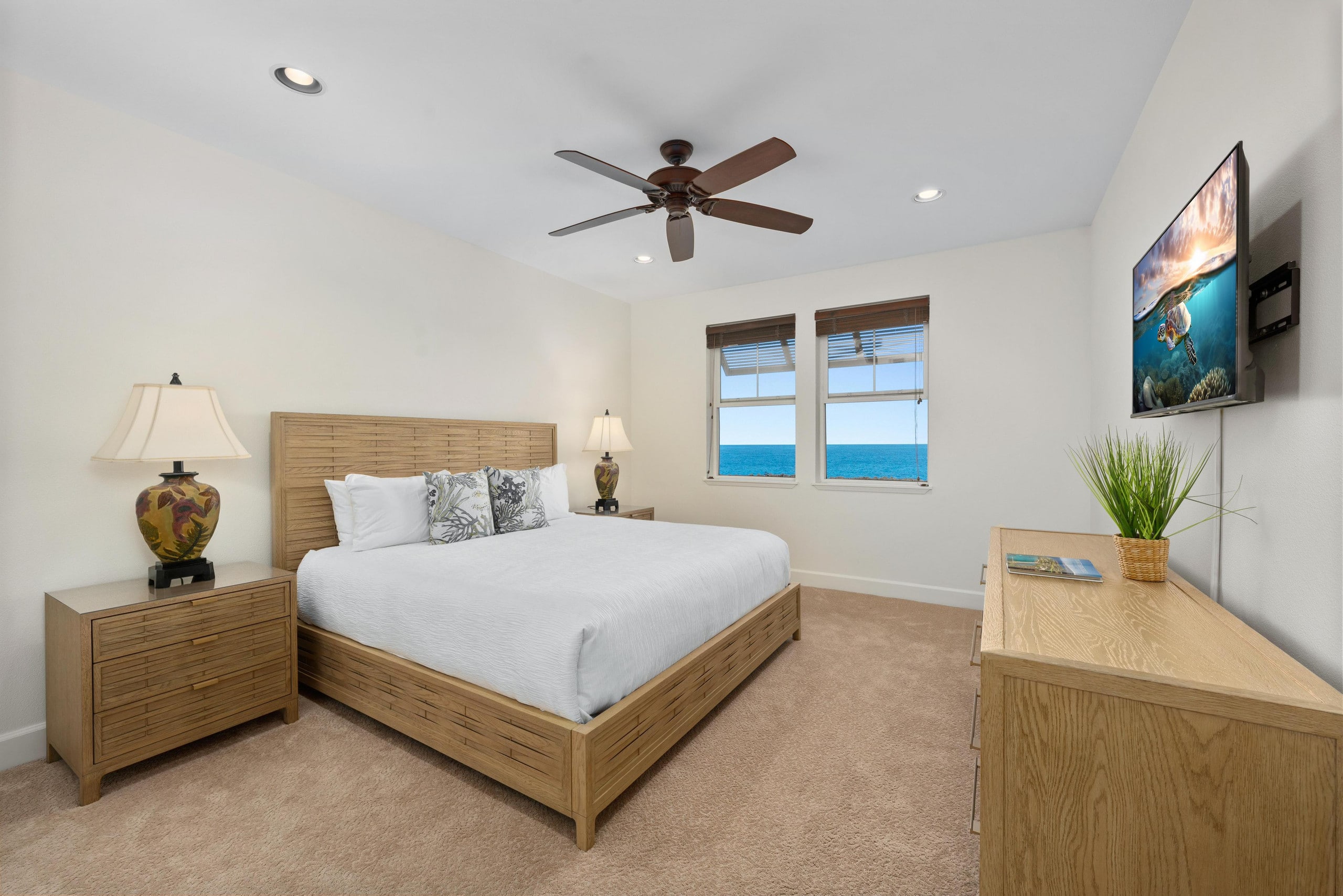 Ocean Front New Furnishings and new paint in - Photo 4