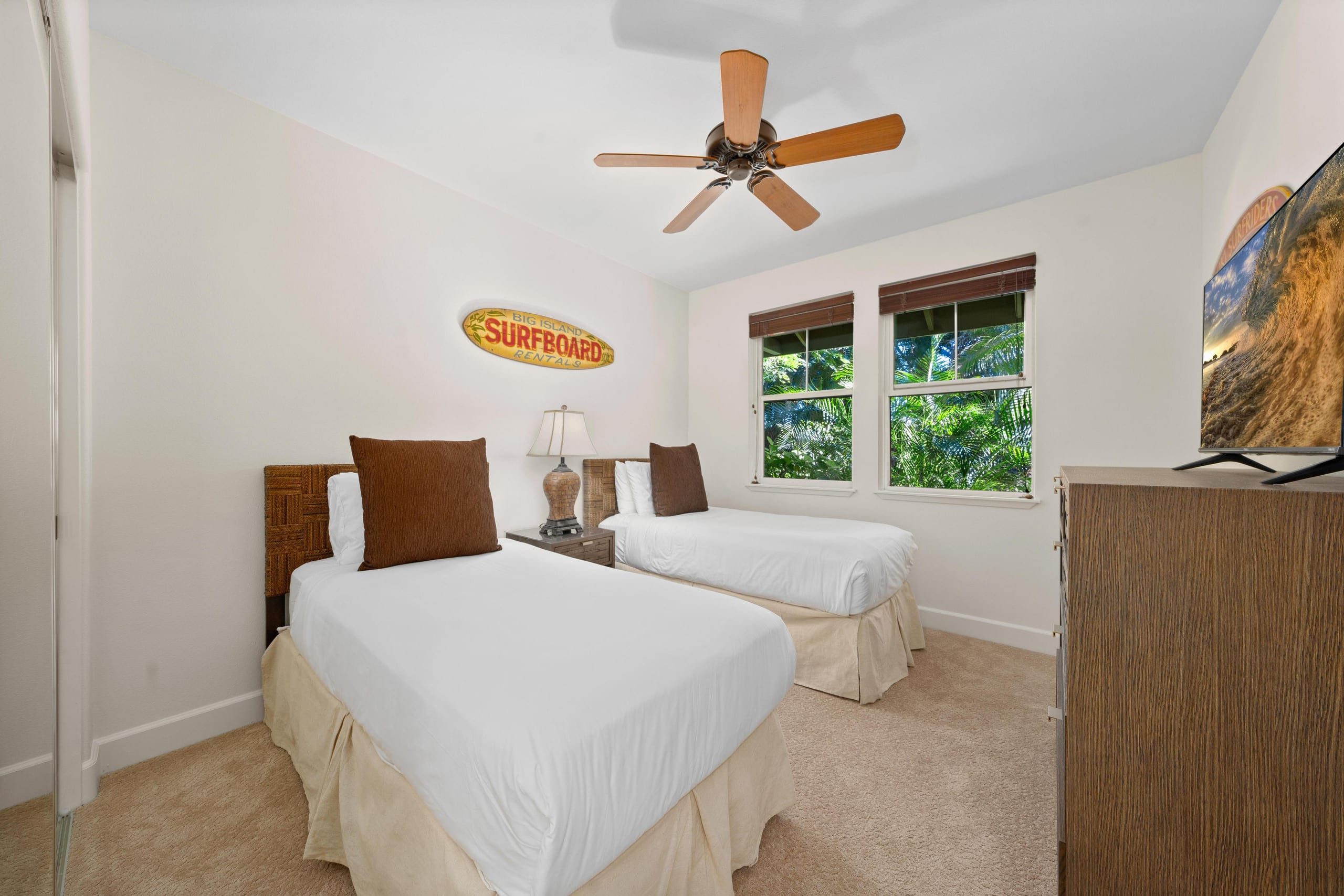 Ocean Front New Furnishings and new paint in - Photo 10