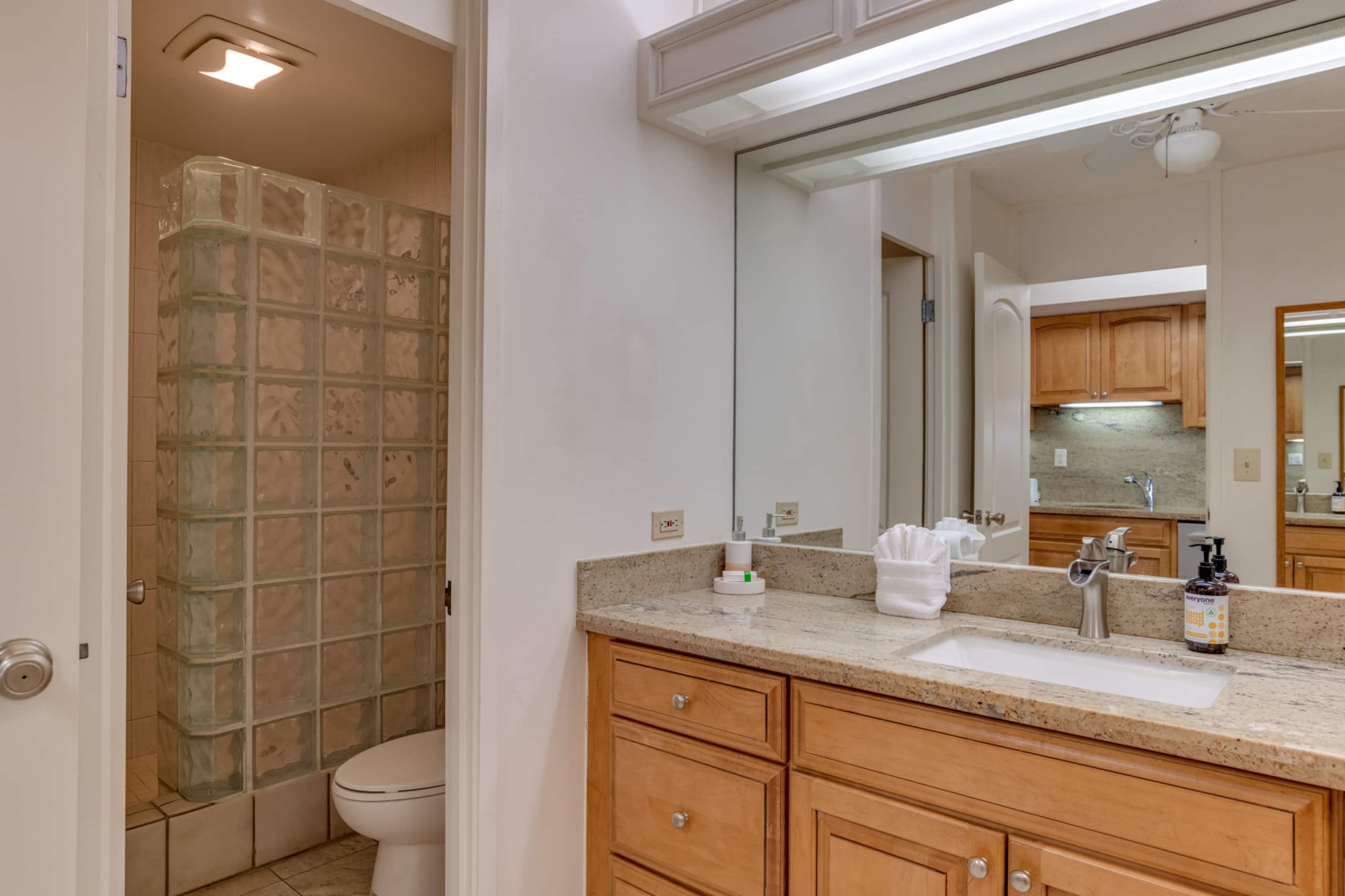 Condo in Lahaina · ★4.91 · Studio · 2 beds · 1 shared bath - Image 12
