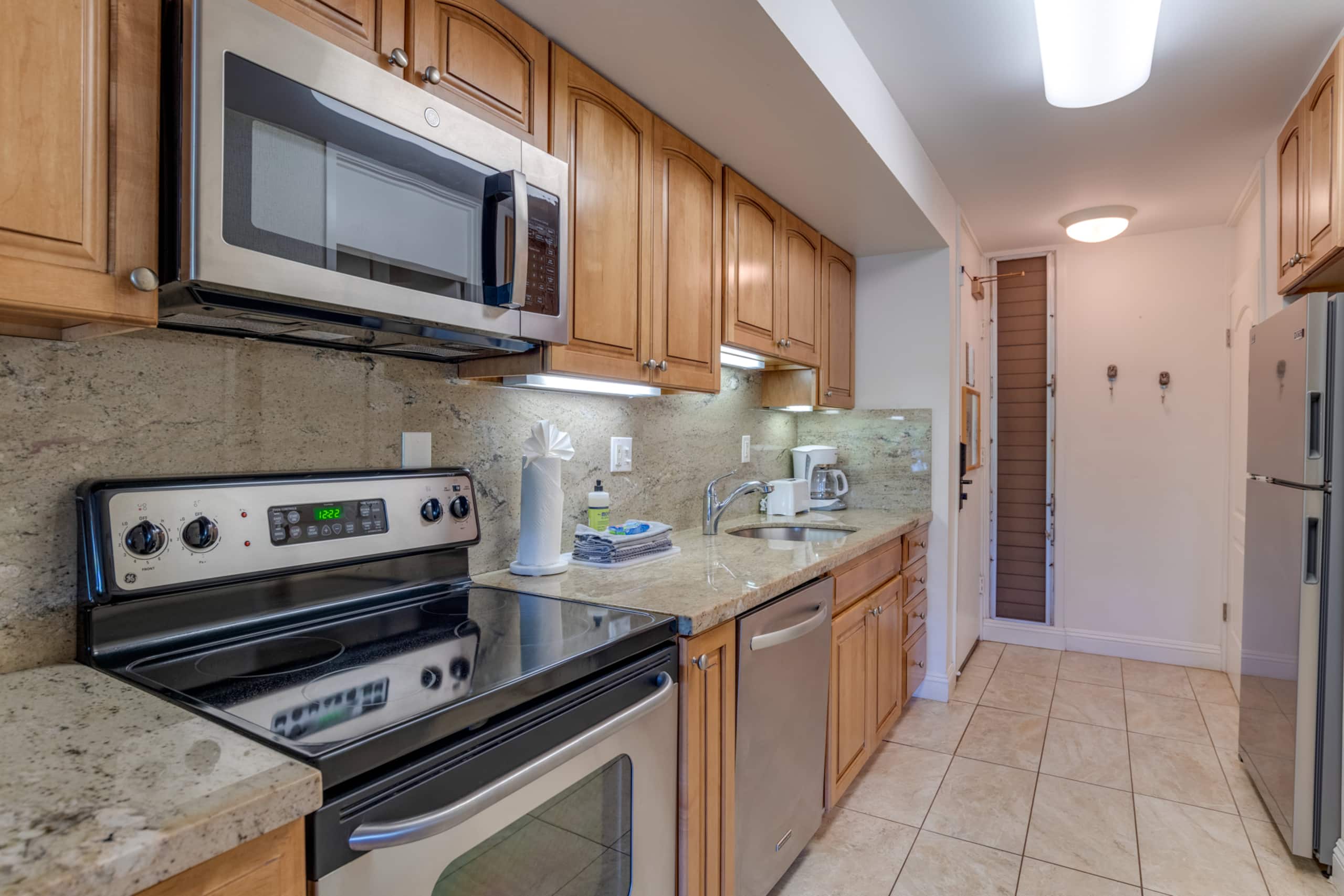 Condo in Lahaina · ★4.91 · Studio · 2 beds · 1 shared bath - Image 8