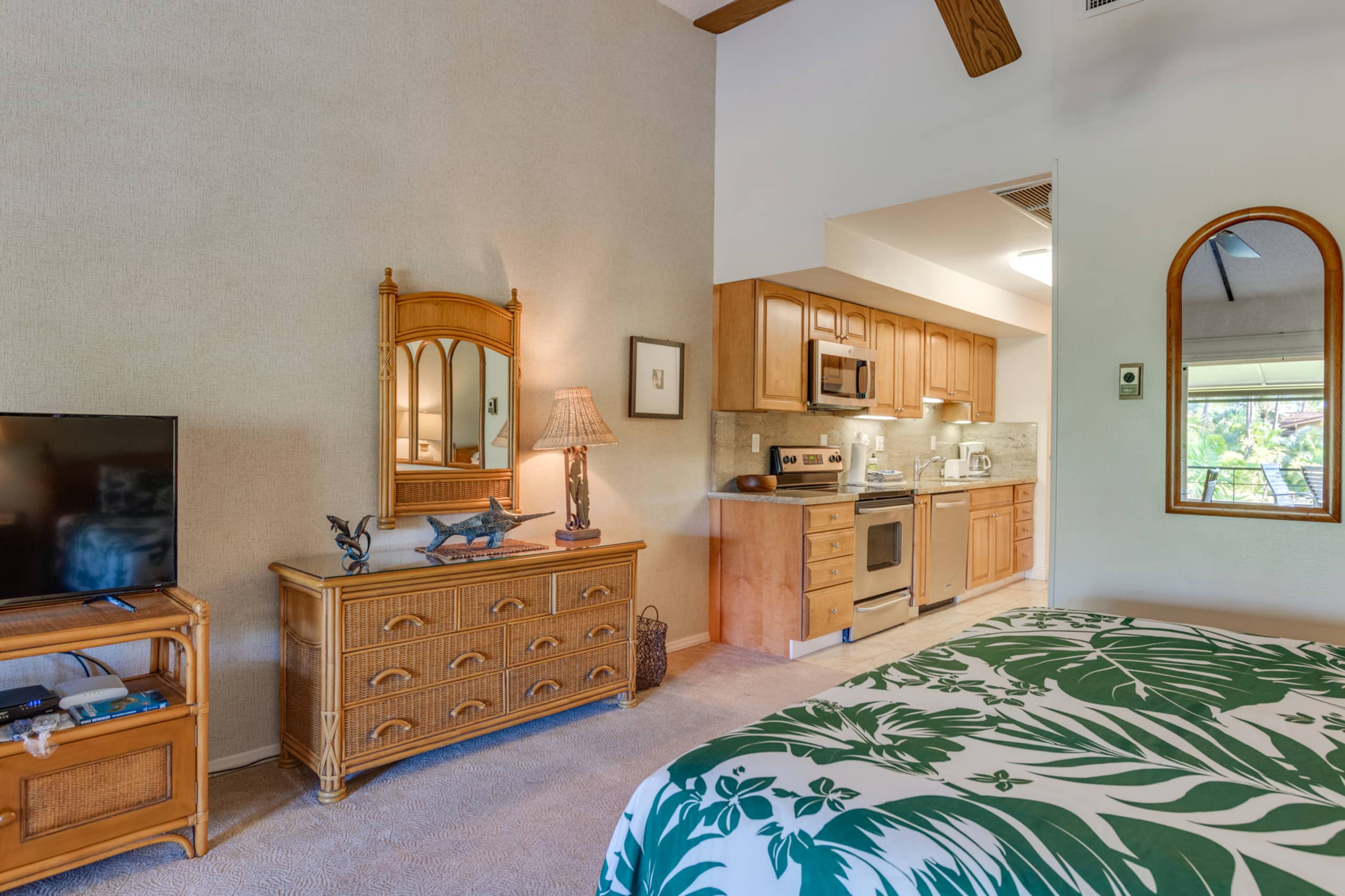 Condo in Lahaina · ★4.91 · Studio · 2 beds · 1 shared bath - Image 10