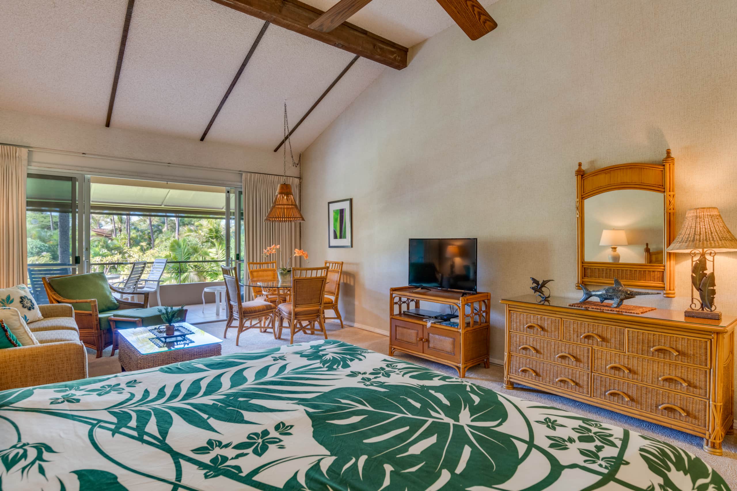 Condo in Lahaina · ★4.91 · Studio · 2 beds · 1 shared bath - Image 7
