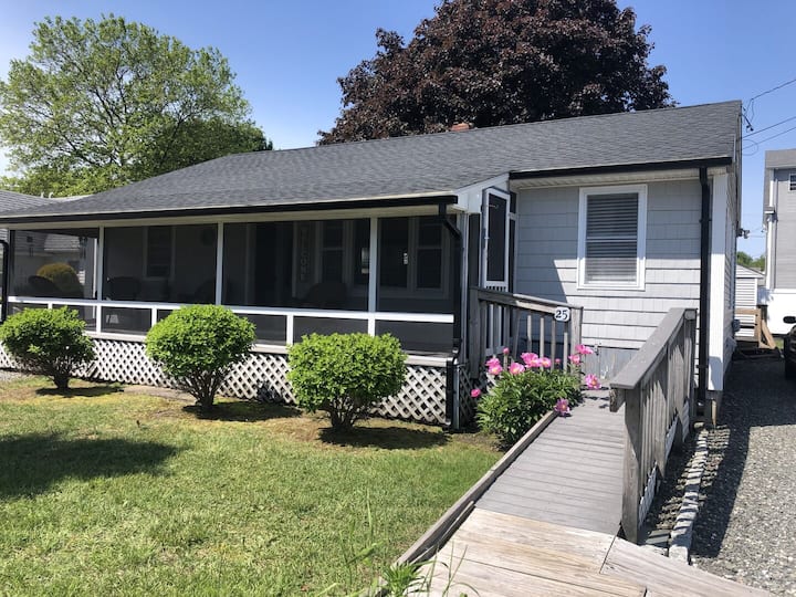 Inviting Outdoor Spaces, A/c Walk To Kelly Beach - Narragansett, RI