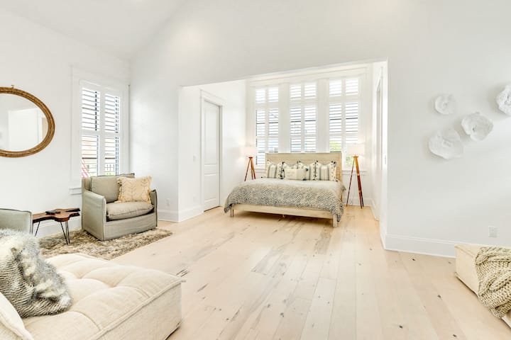 Një dhomë gjumi mater e përshtatshme për një mbret