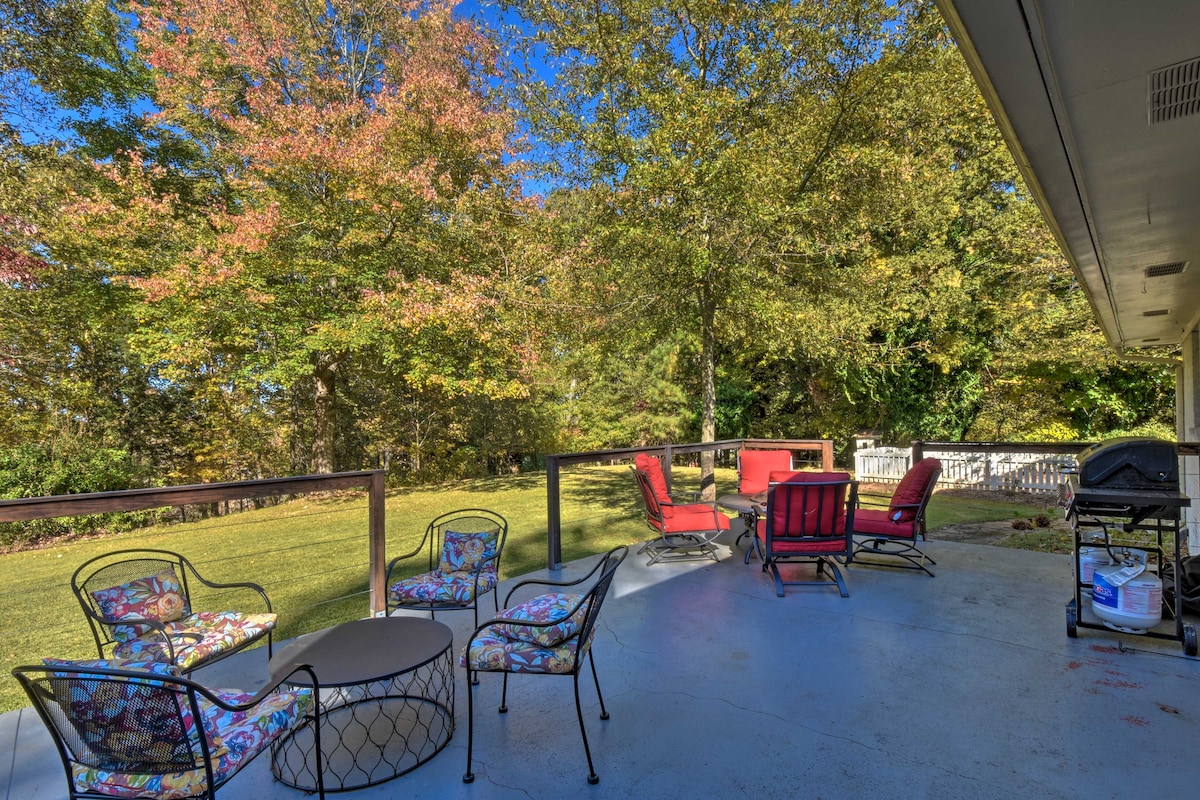 Mod 'Stable House' on 10 Acres, Walk to Lake!