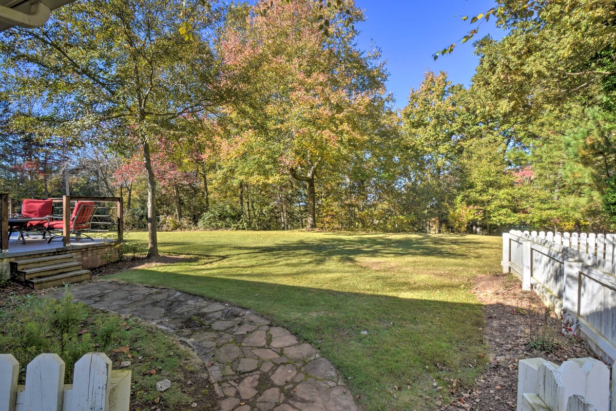 Mod 'Stable House' on 10 Acres, Walk to Lake!