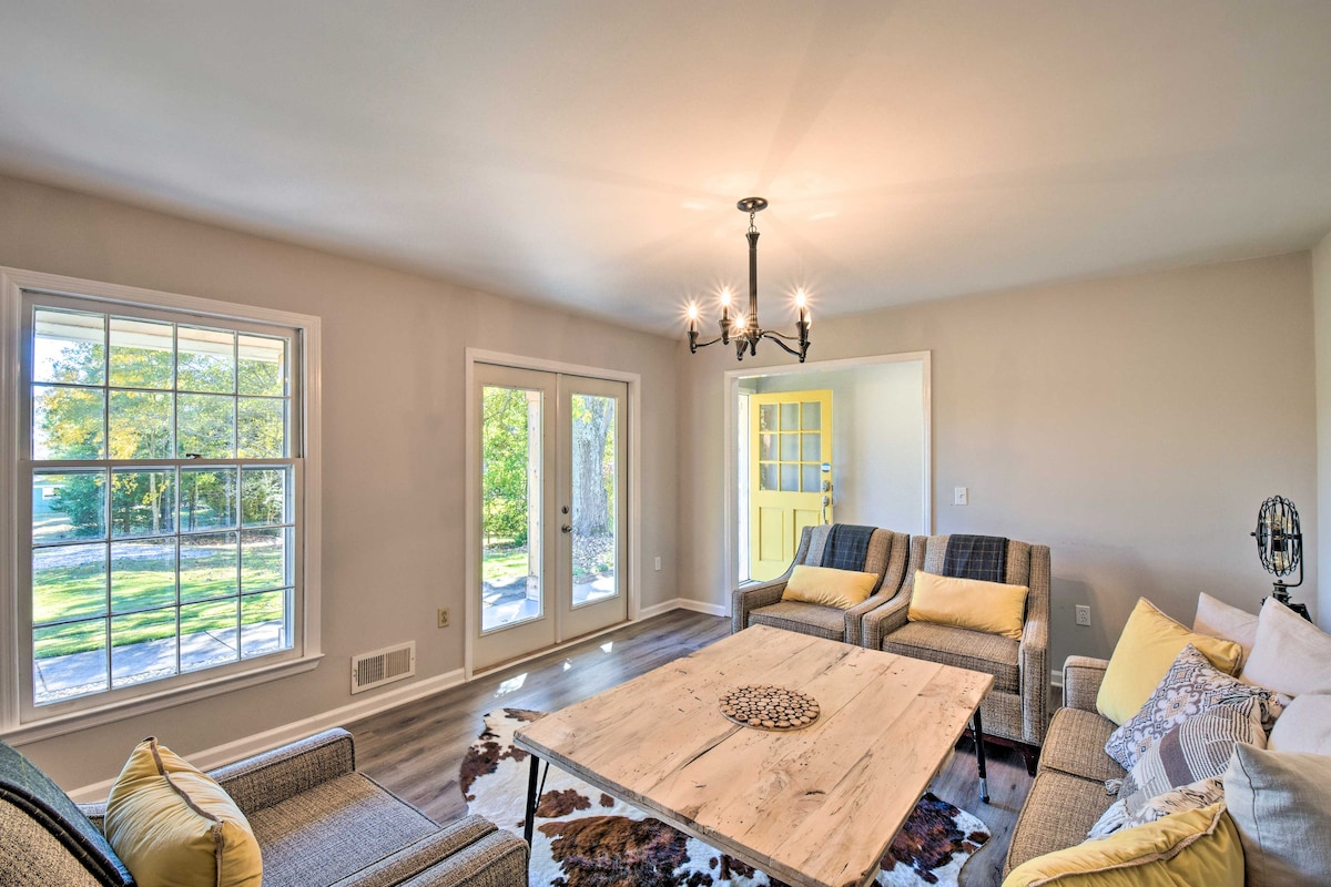 Mod 'Stable House' on 10 Acres, Walk to Lake!