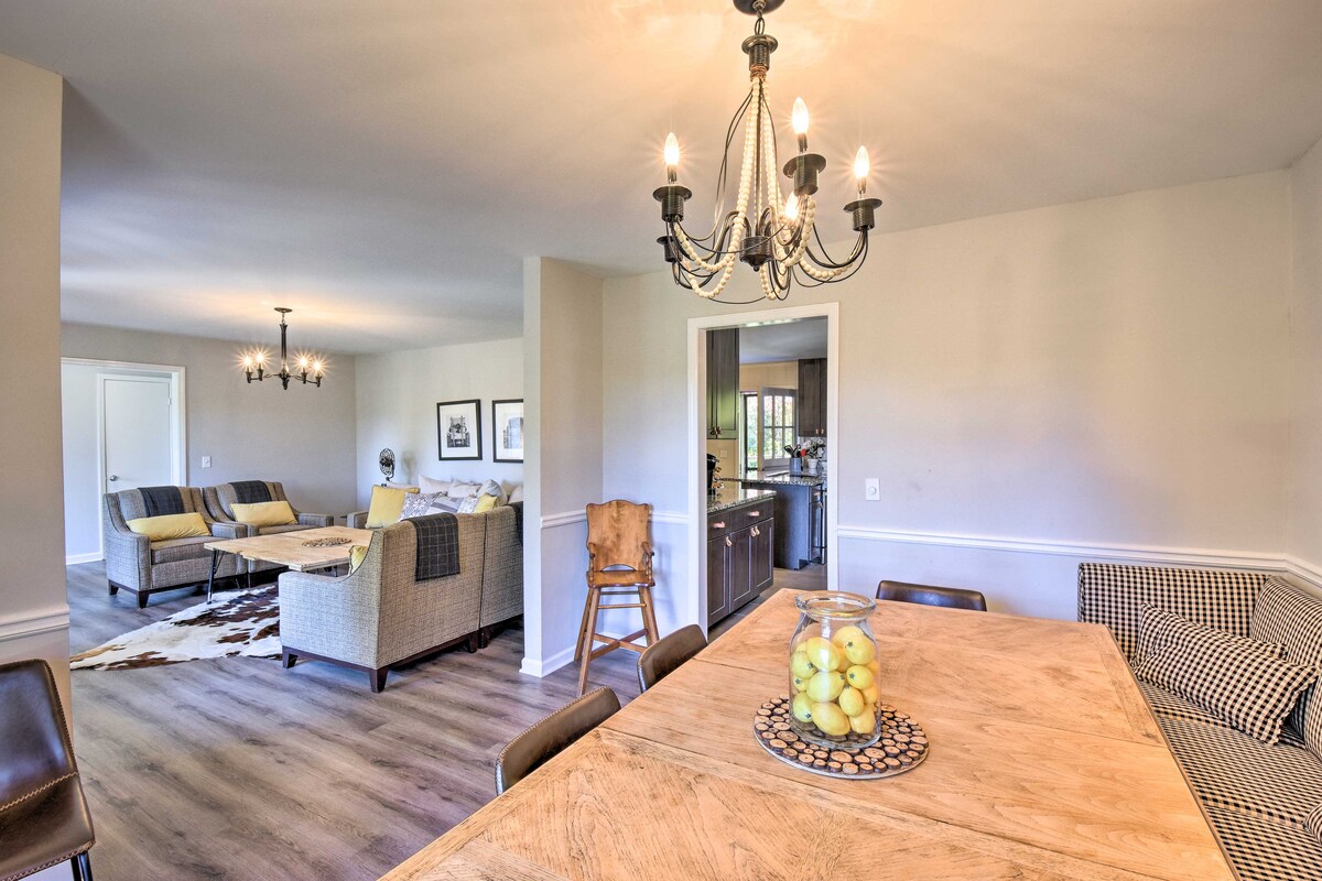 Mod 'Stable House' on 10 Acres, Walk to Lake!
