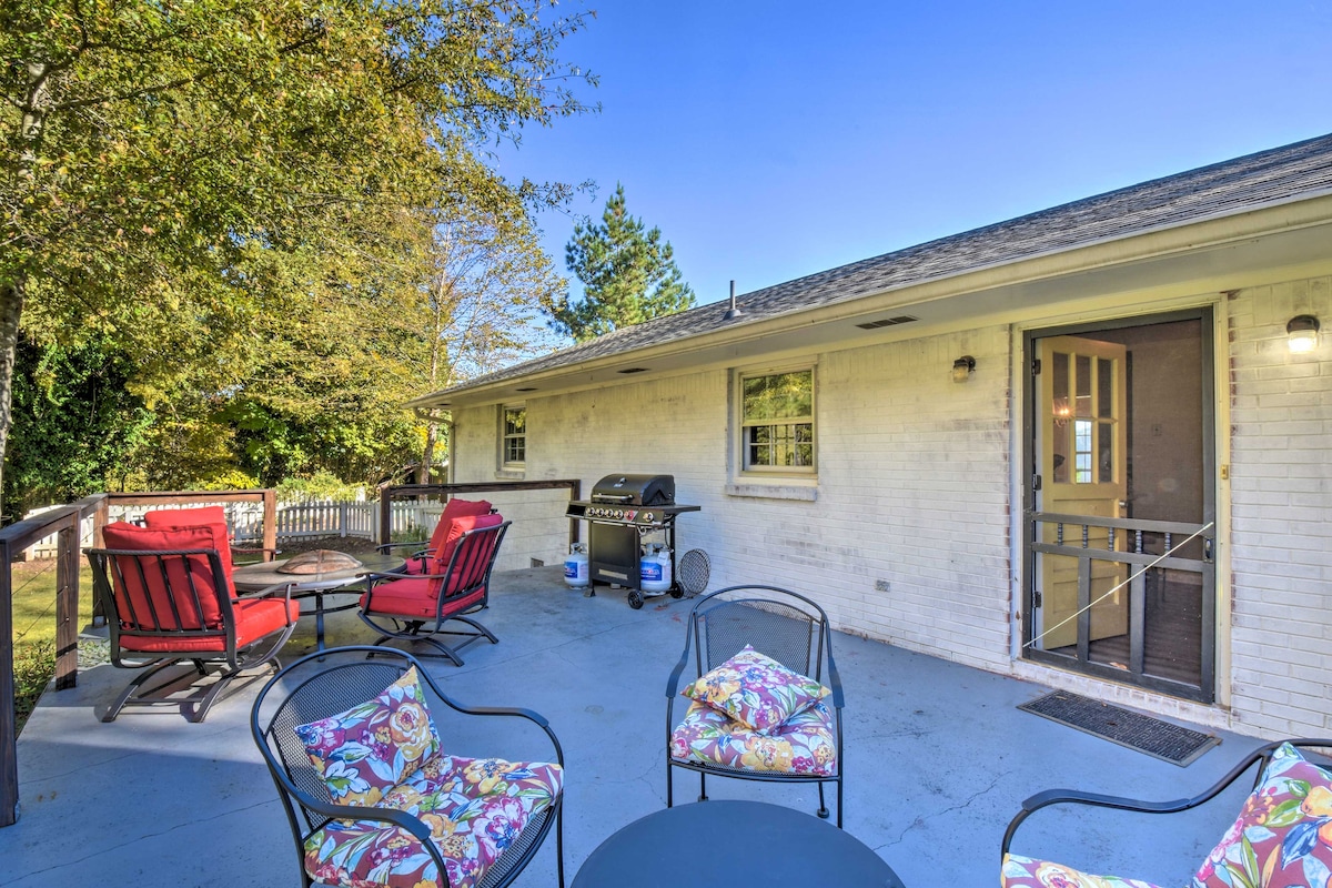 Mod 'Stable House' on 10 Acres, Walk to Lake!