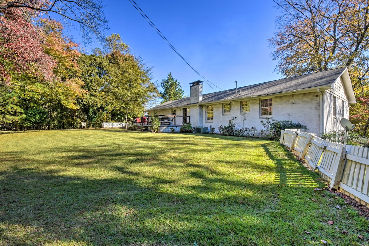 Mod 'Stable House' on 10 Acres, Walk to Lake!
