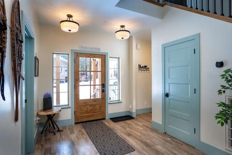 Popular Airbnb listing: Luxurious Tahoe Escape: HotTub, Arcade, Fireplace+ in South Lake Tahoe