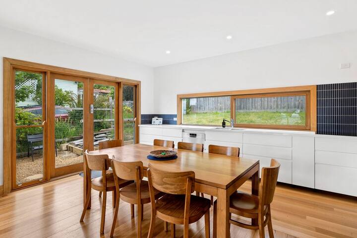 Smith – Stroll to the beach gallery image 5