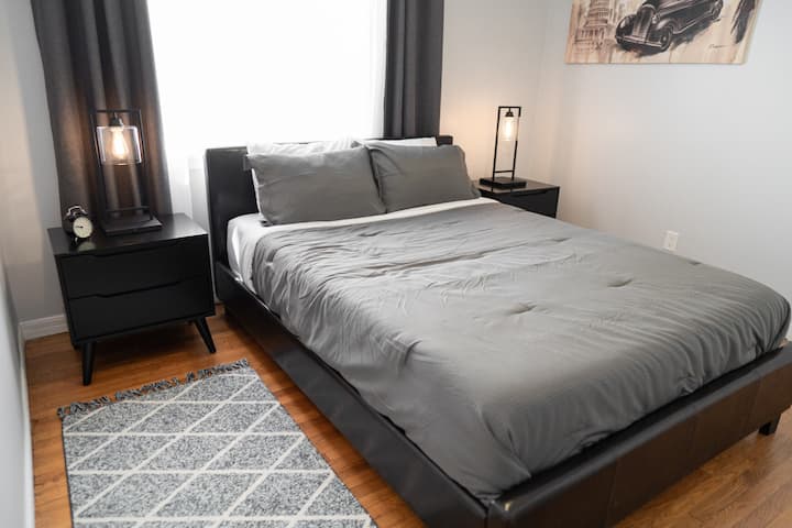QUARTO -- Veja o passeio virtual em 3D da propriedade aqui: https://tinyurl.com/22ch7jp6