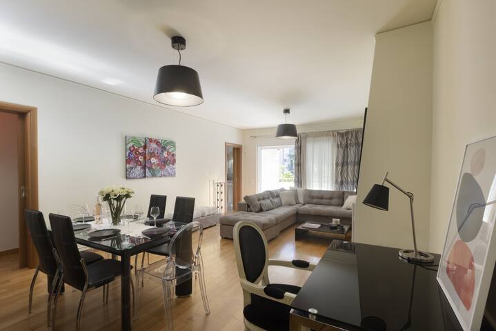 3br Prime Apt a breath away from the Acropolis! gallery image 4