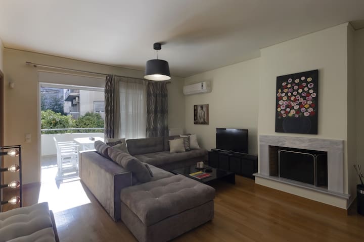3br Prime Apt a breath away from the Acropolis!