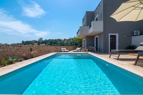 Villaki studio guest house, Private pool
