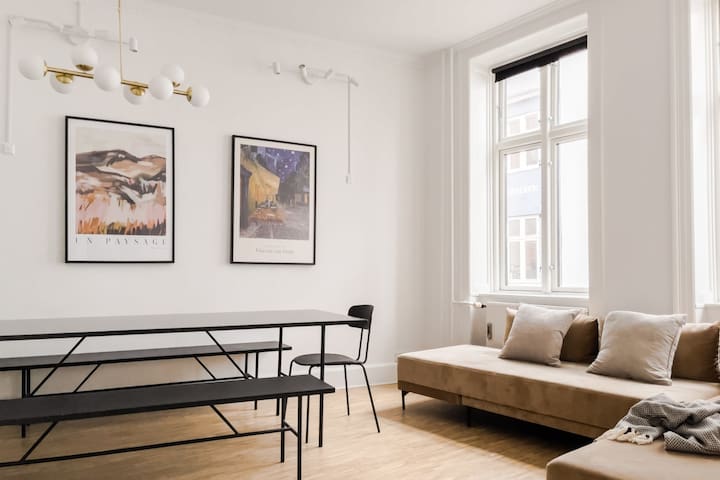Stylish 3BR w/Bathtub On Strøget in Copenhagen