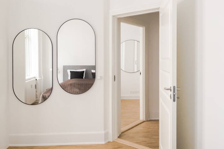 Stylish 3BR w/Bathtub On Strøget in Copenhagen gallery image 4