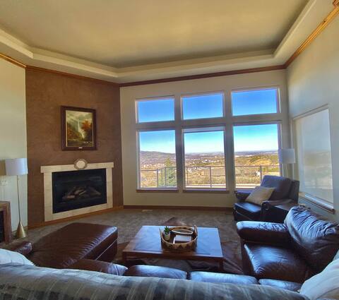 Luxury home w/ a View- biking/hiking near.