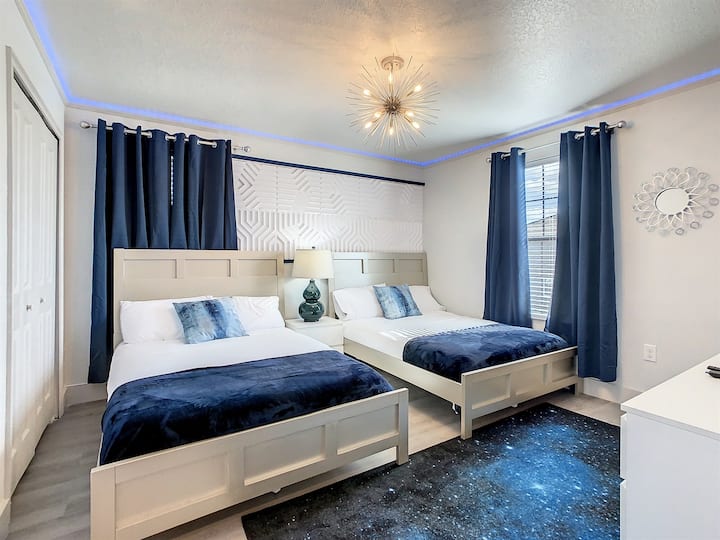 חדר שינה אלגנטי - שתי מיטות מלאות